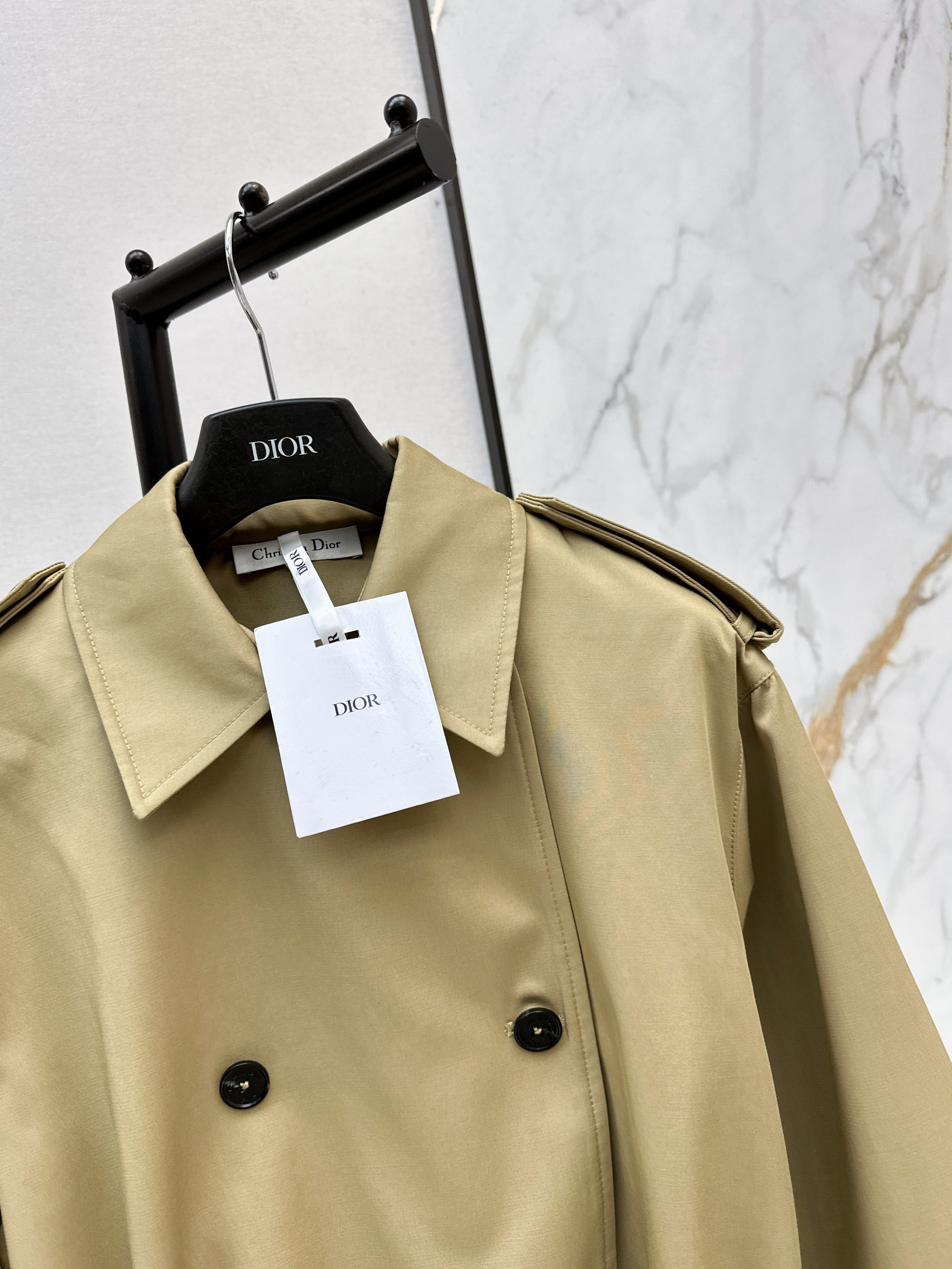 Short trench coat with bee embroidery