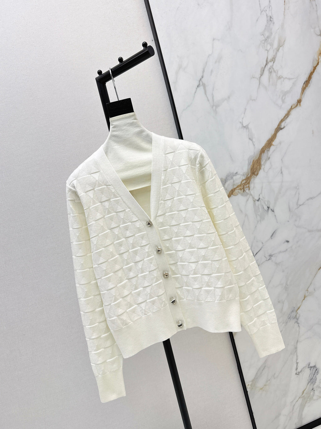 Contrast-color knit cardigan