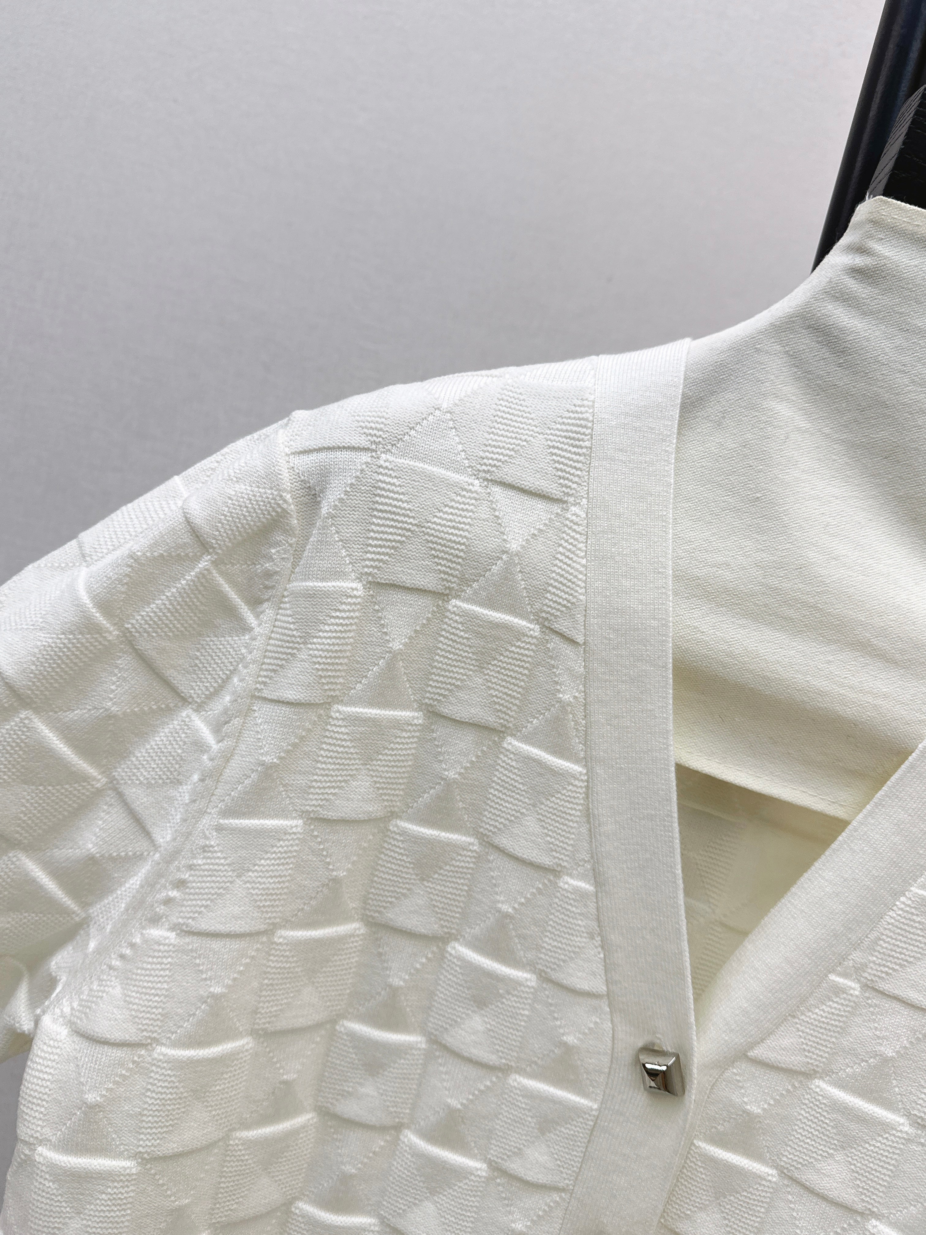 Contrast-color knit cardigan