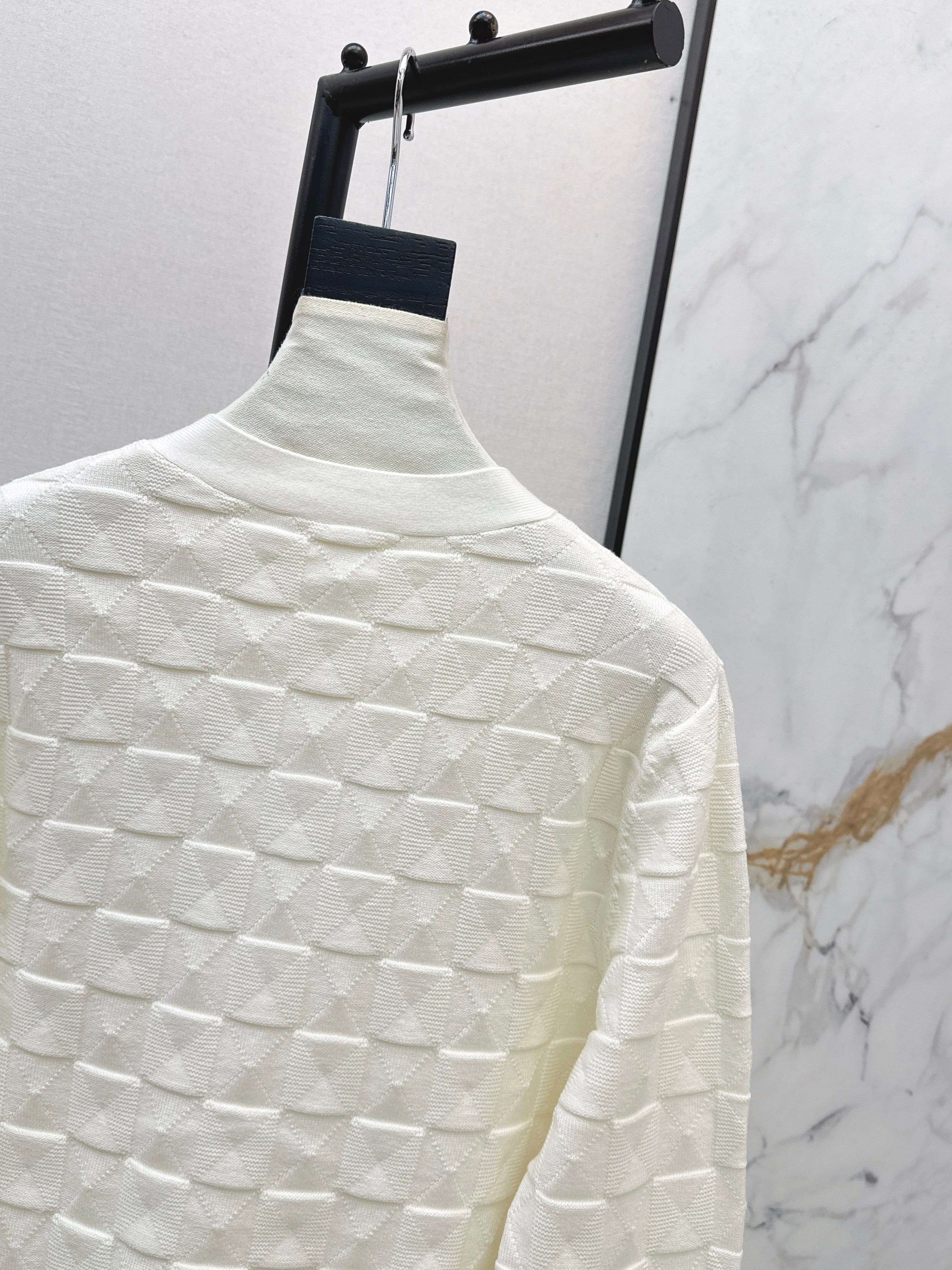 Contrast-color knit cardigan