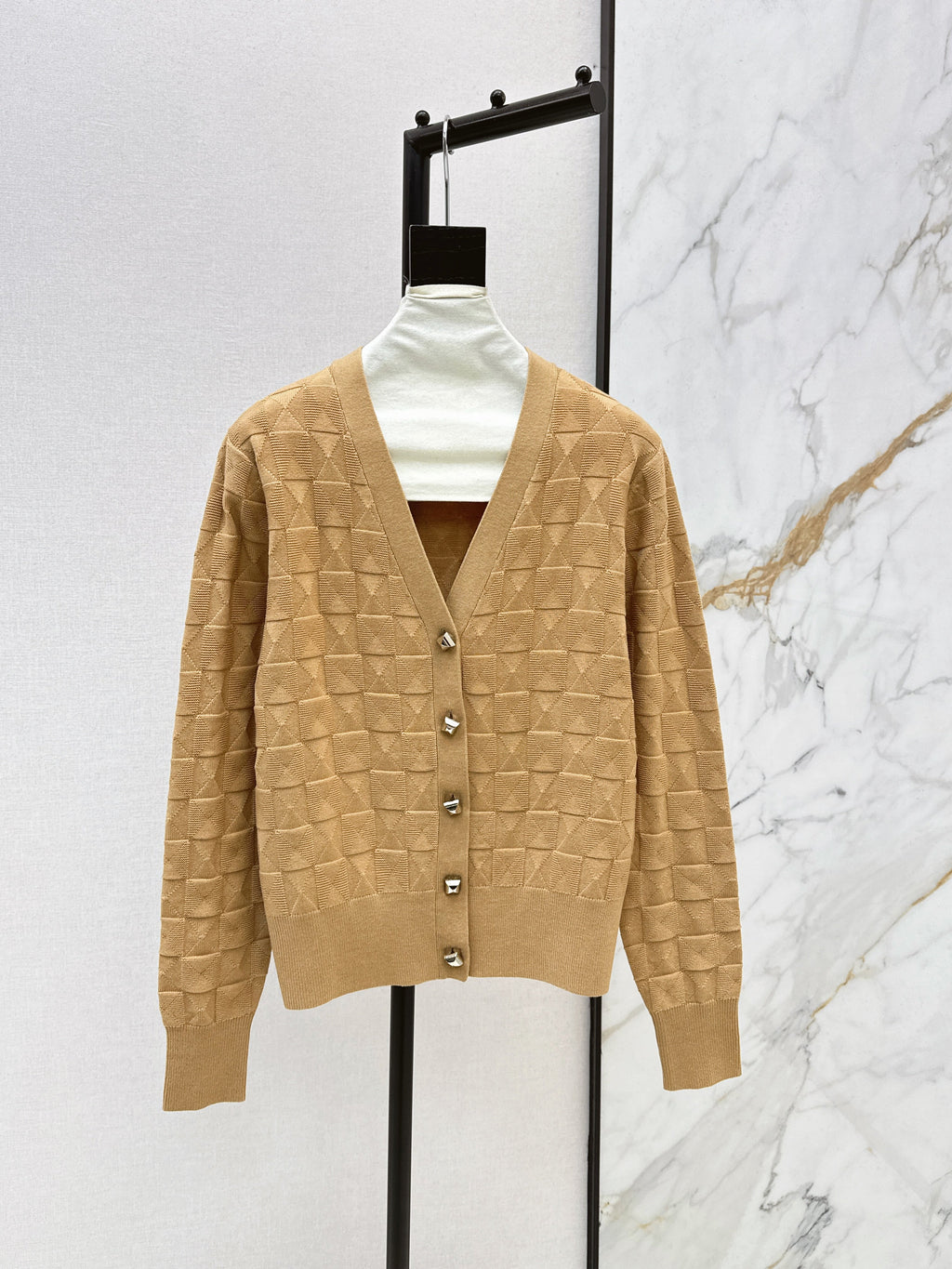 Contrast-color knit cardigan