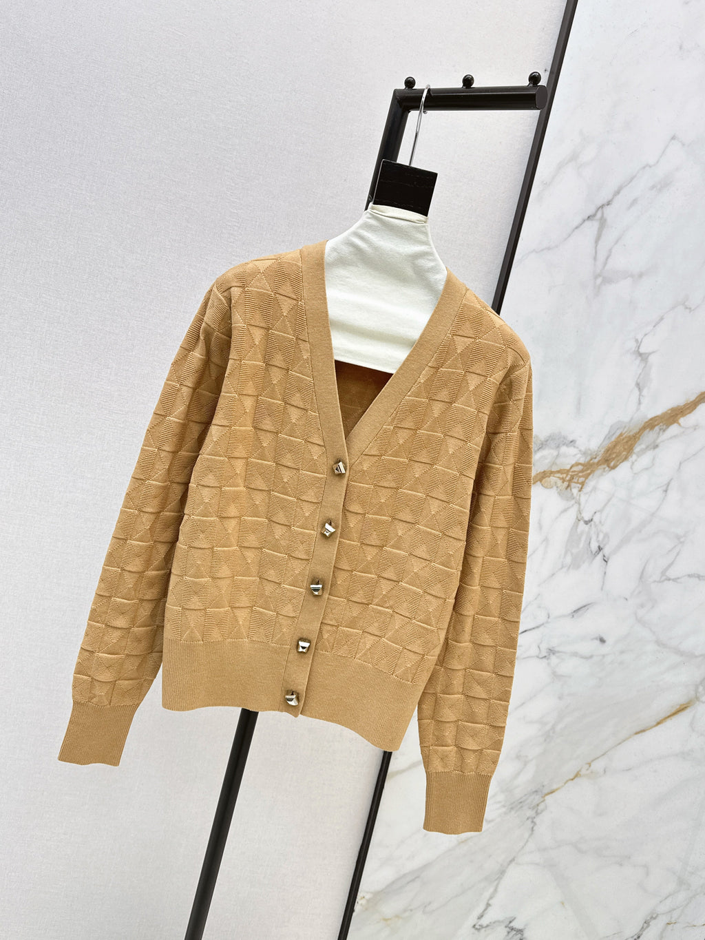 Contrast-color knit cardigan