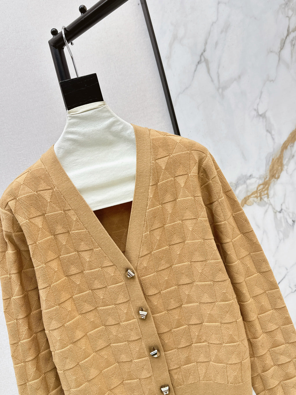 Contrast-color knit cardigan
