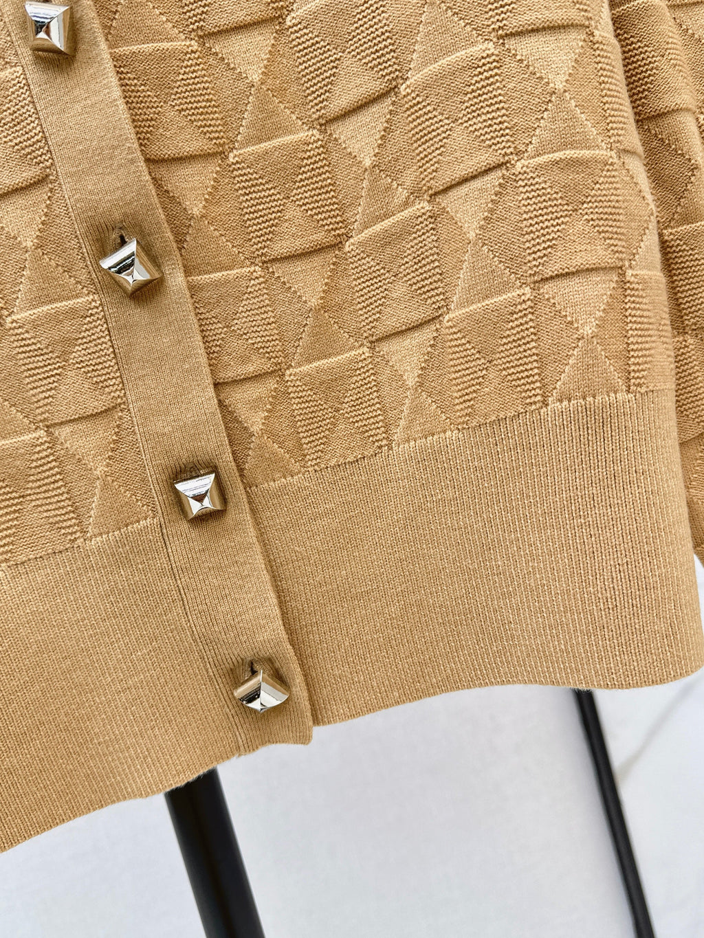 Contrast-color knit cardigan