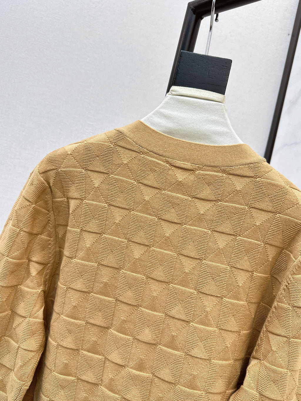 Contrast-color knit cardigan