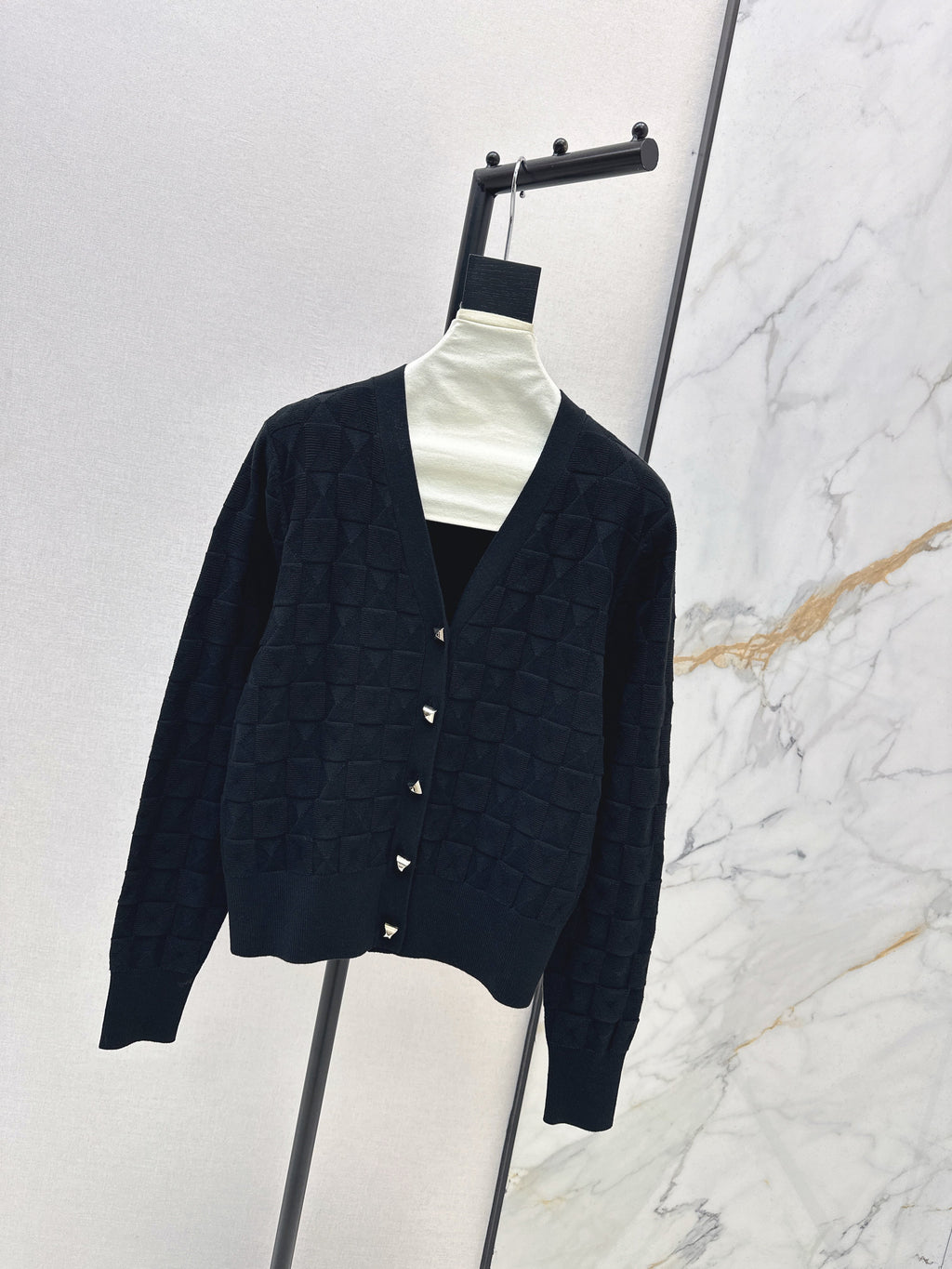 Contrast-color knit cardigan