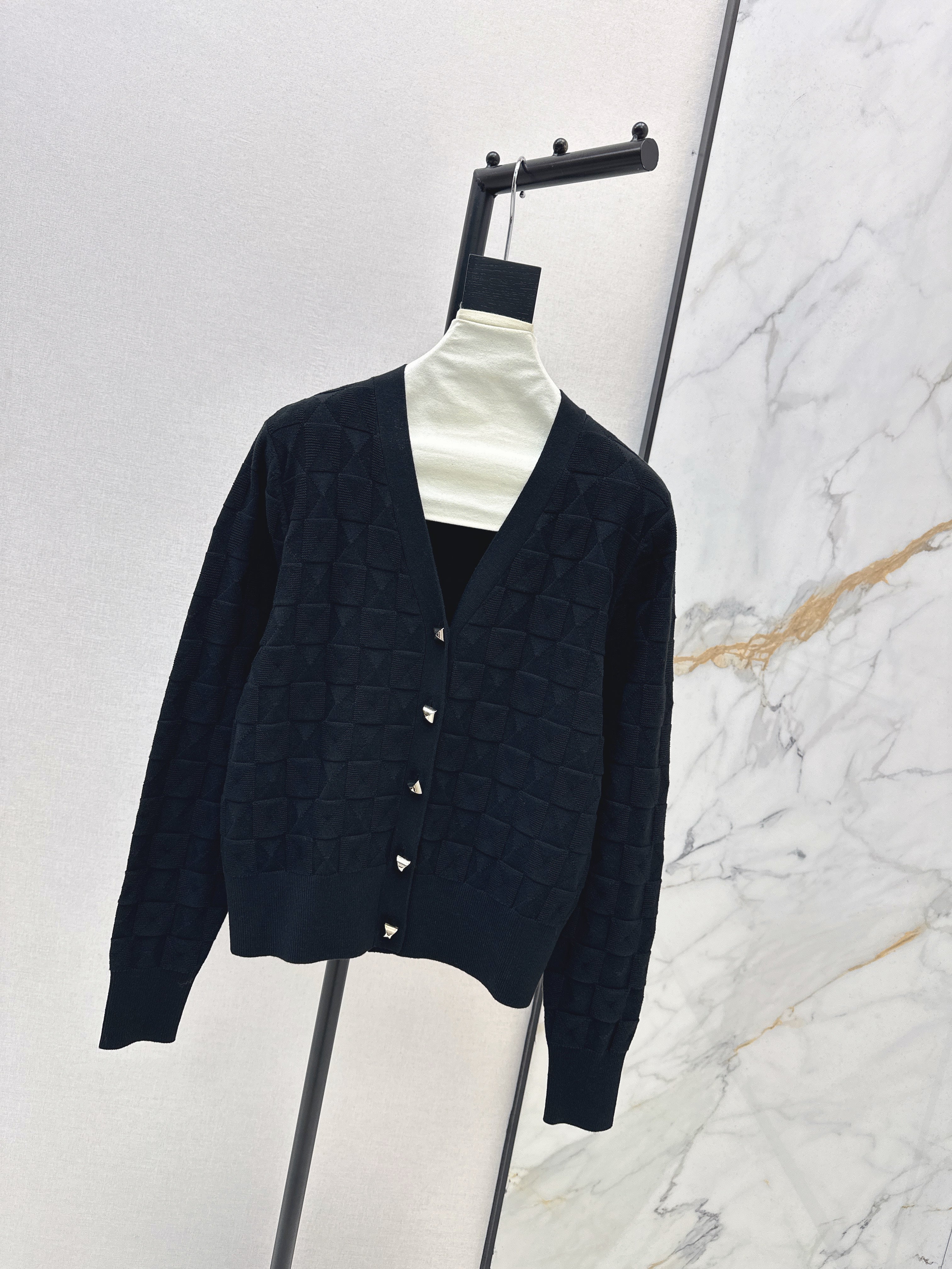 Contrast-color knit cardigan