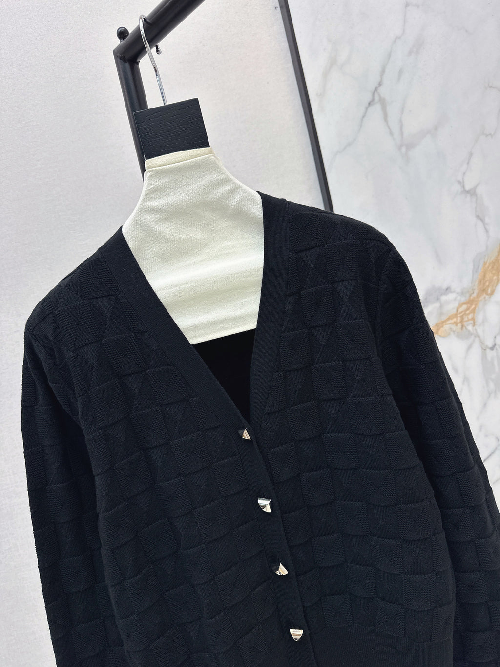 Contrast-color knit cardigan