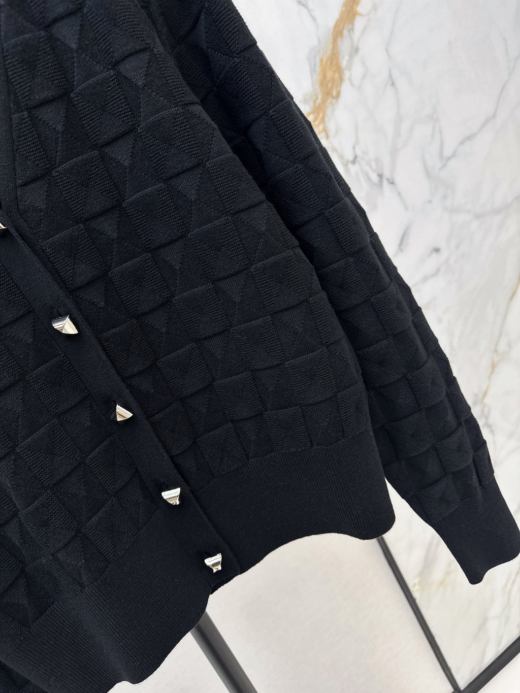 Contrast-color knit cardigan