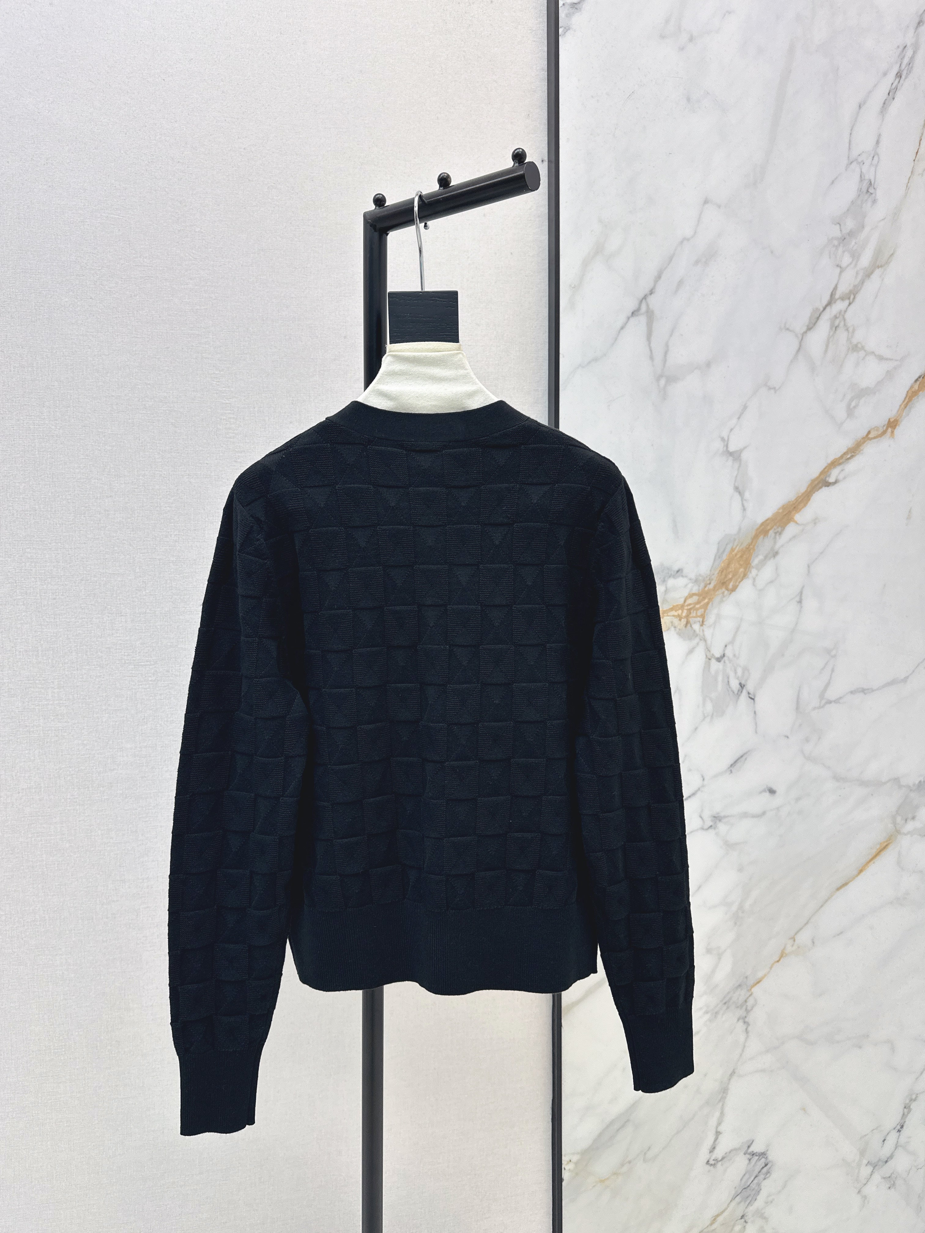 Contrast-color knit cardigan