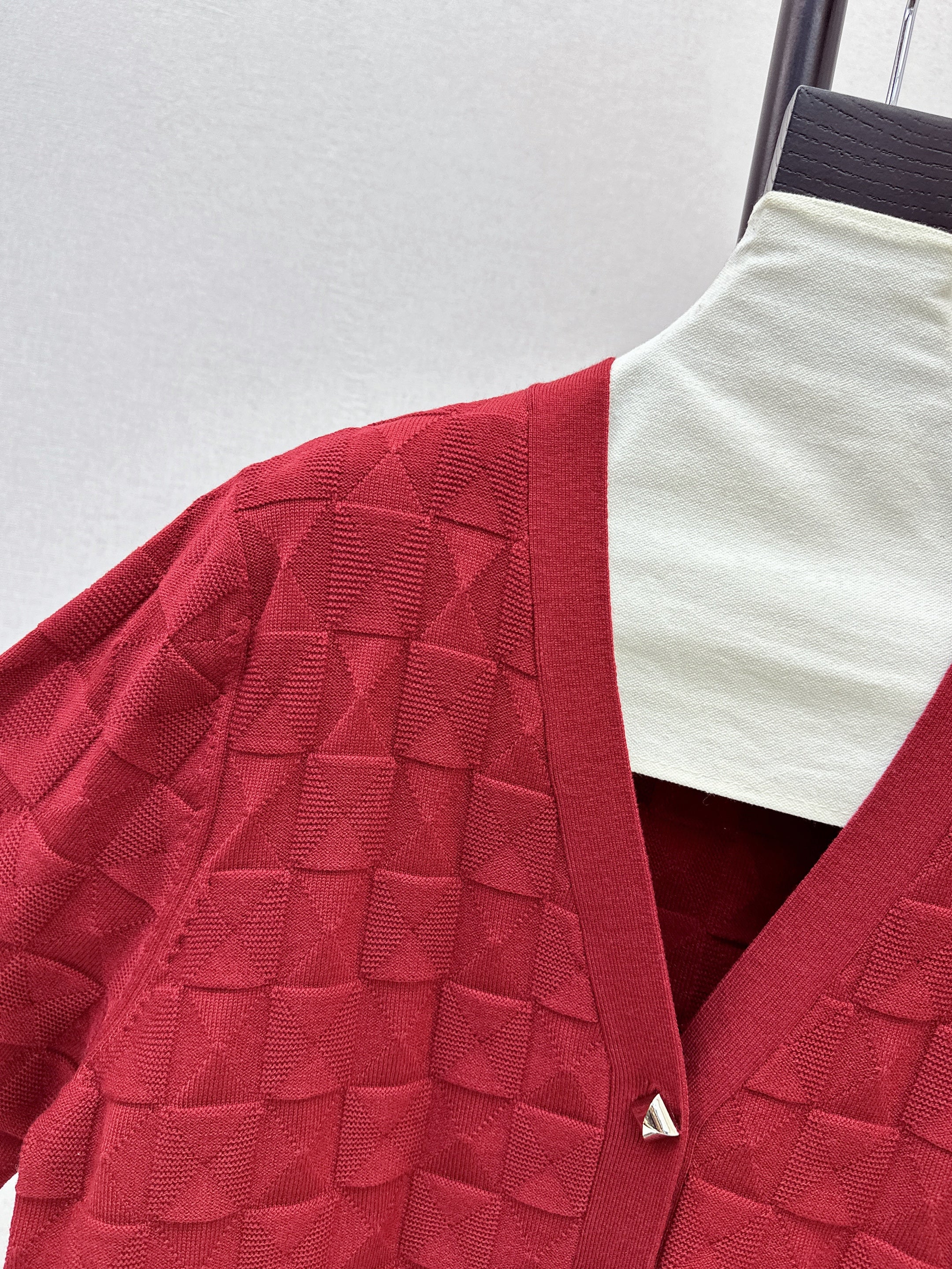 Contrast-color knit cardigan