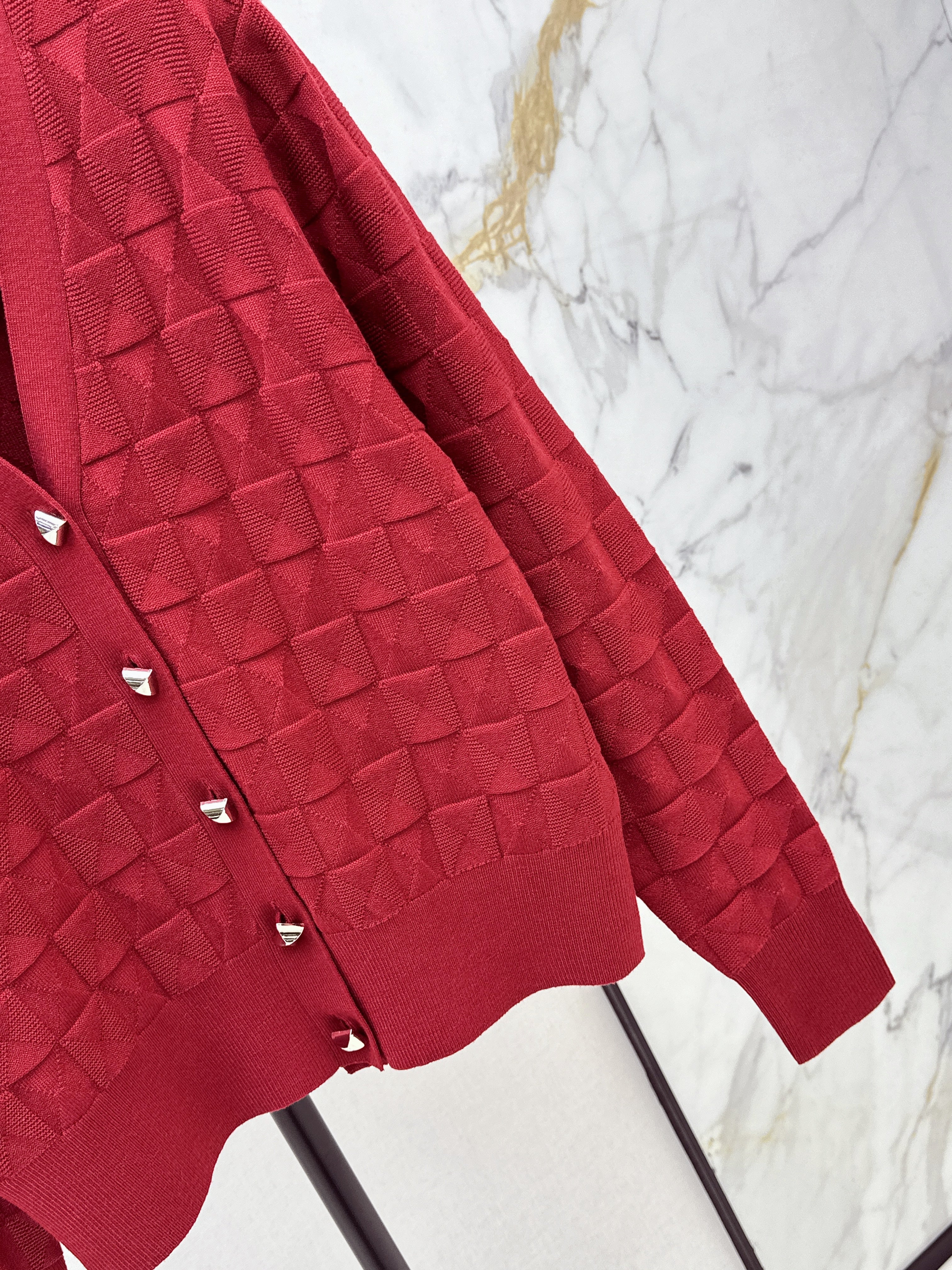Contrast-color knit cardigan
