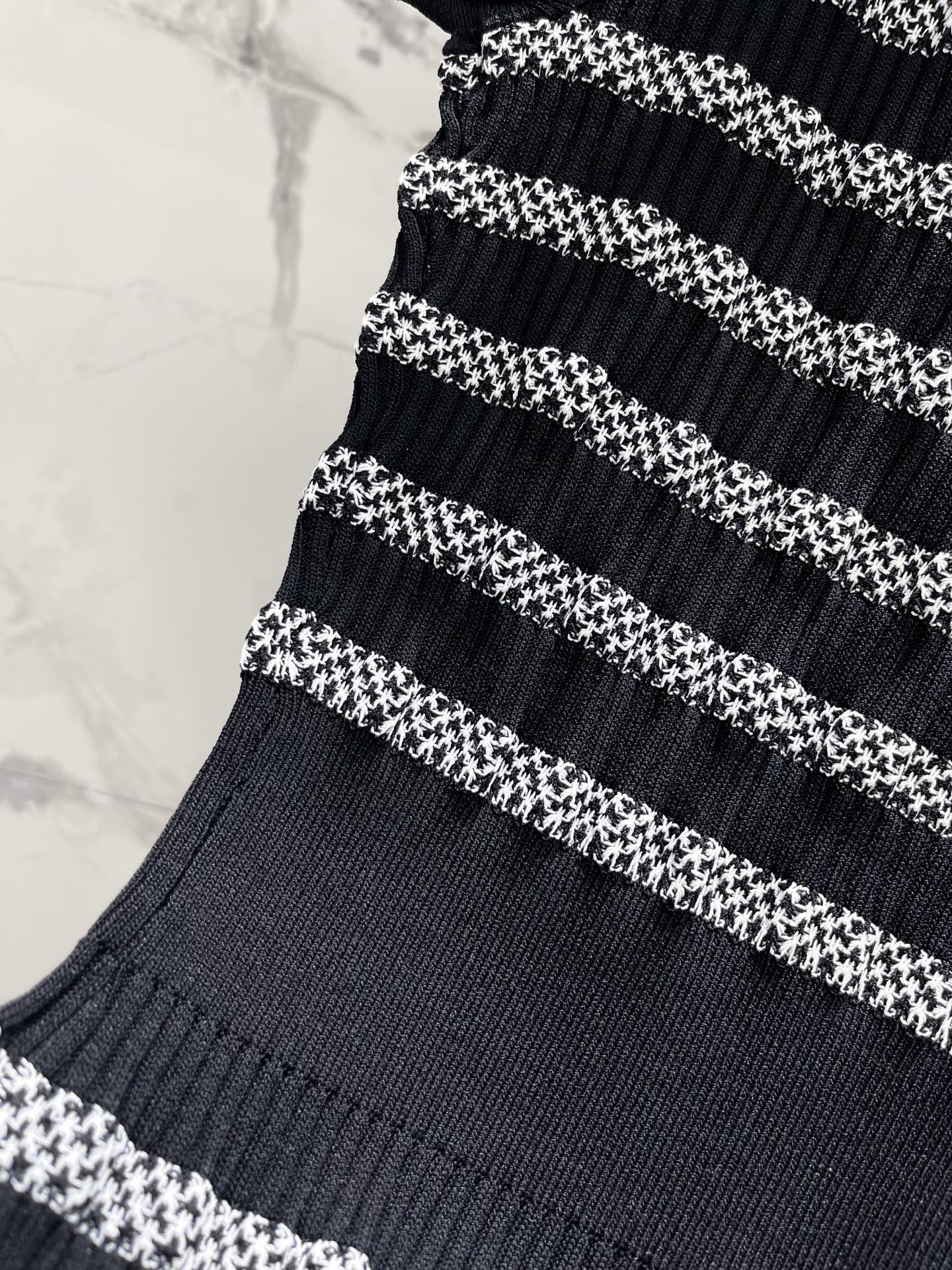 Striped, fitted, waist-cinching short pencil skirt