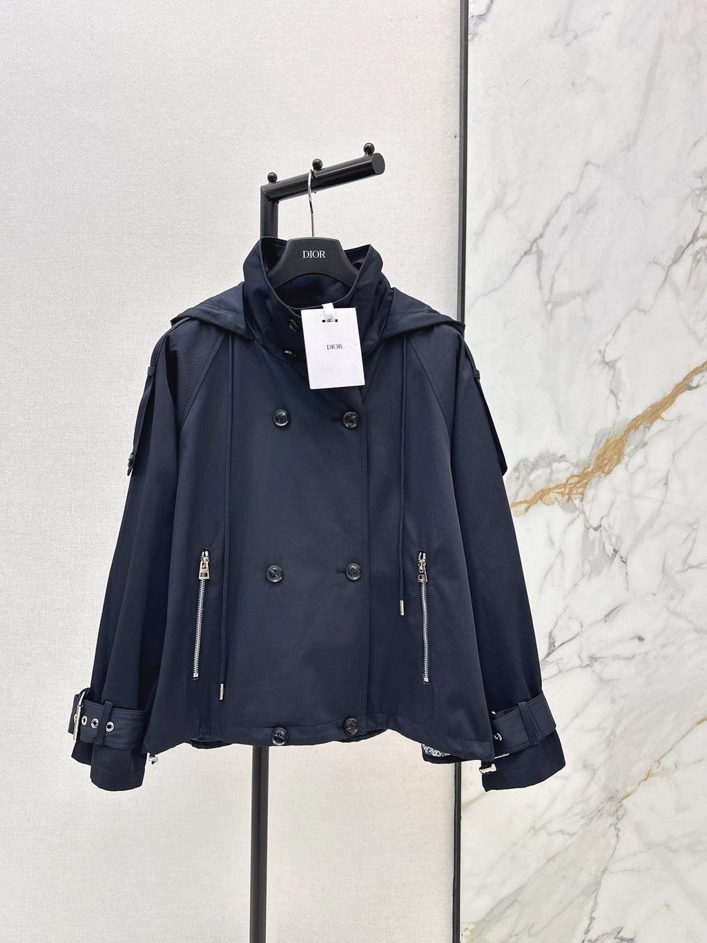 Loose-fitting trench coat
