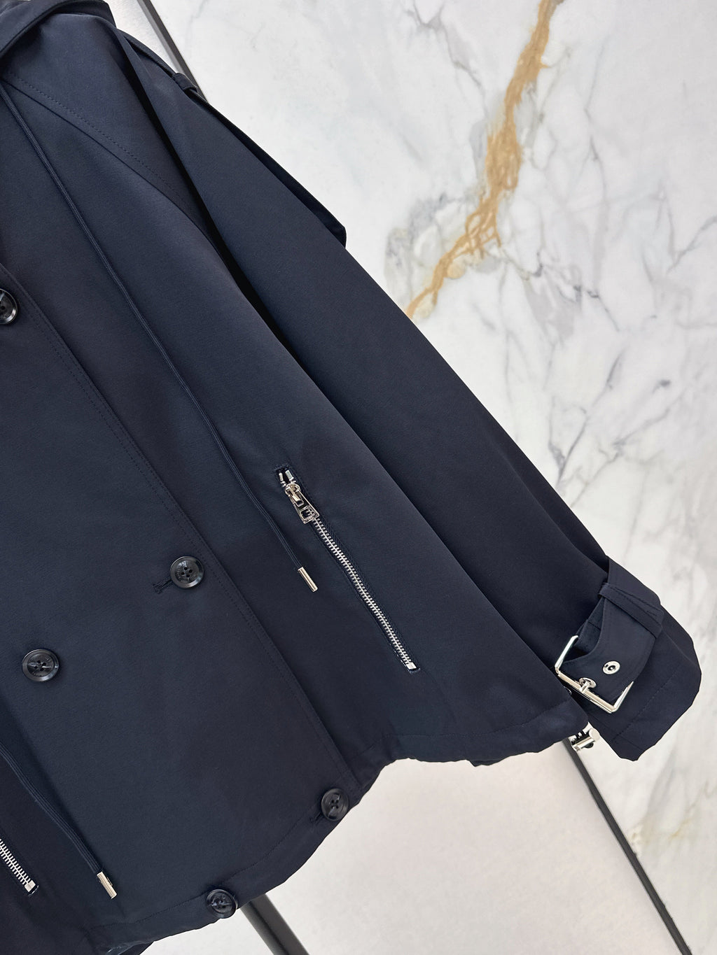 Loose-fitting trench coat