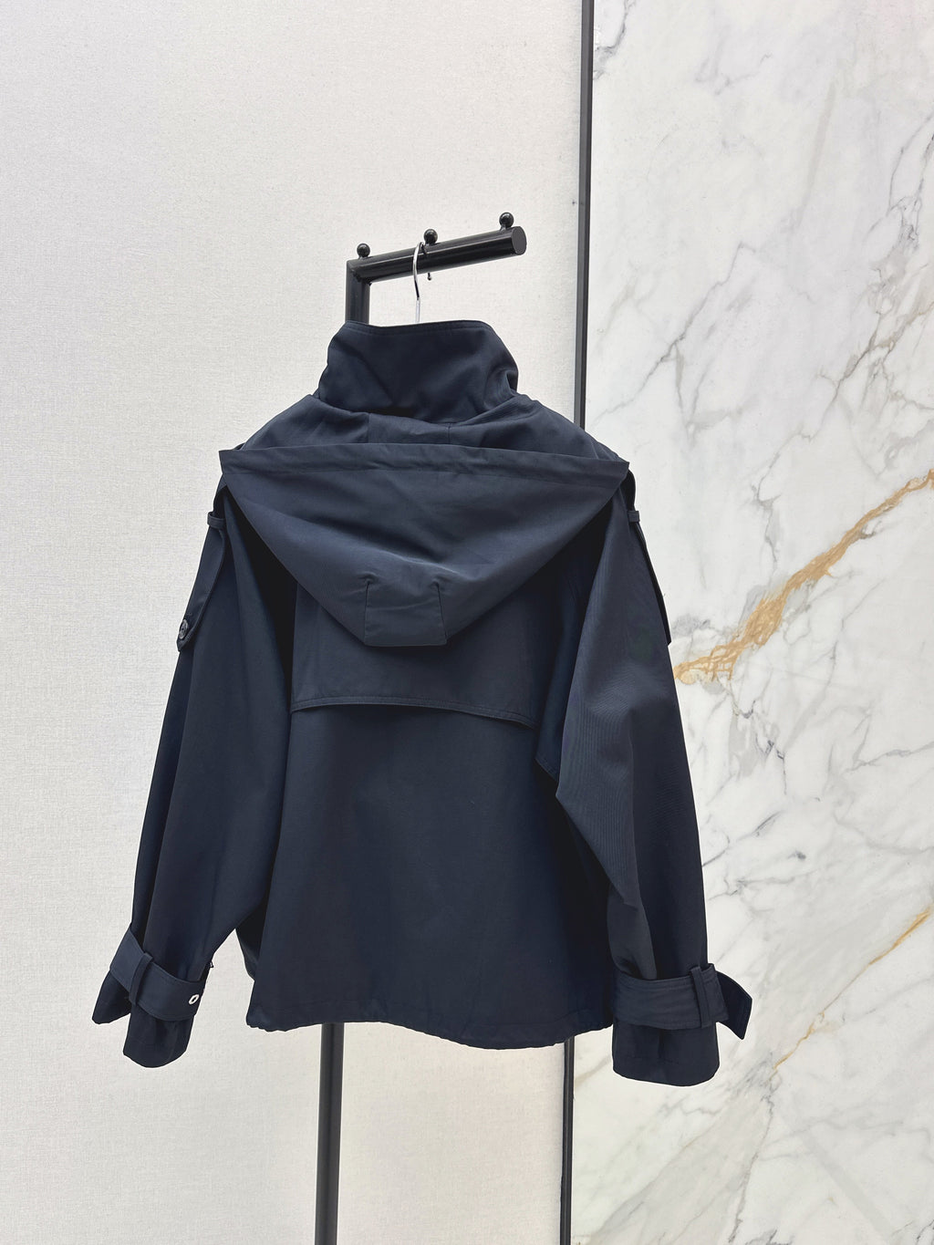 Loose-fitting trench coat