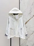 Loose-fitting trench coat