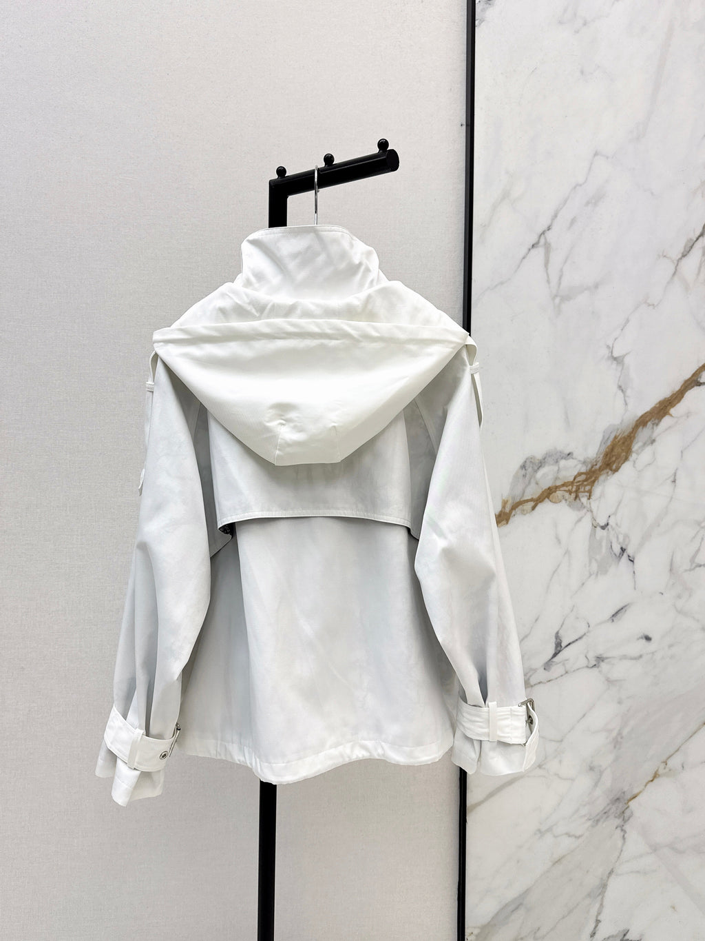 Loose-fitting trench coat
