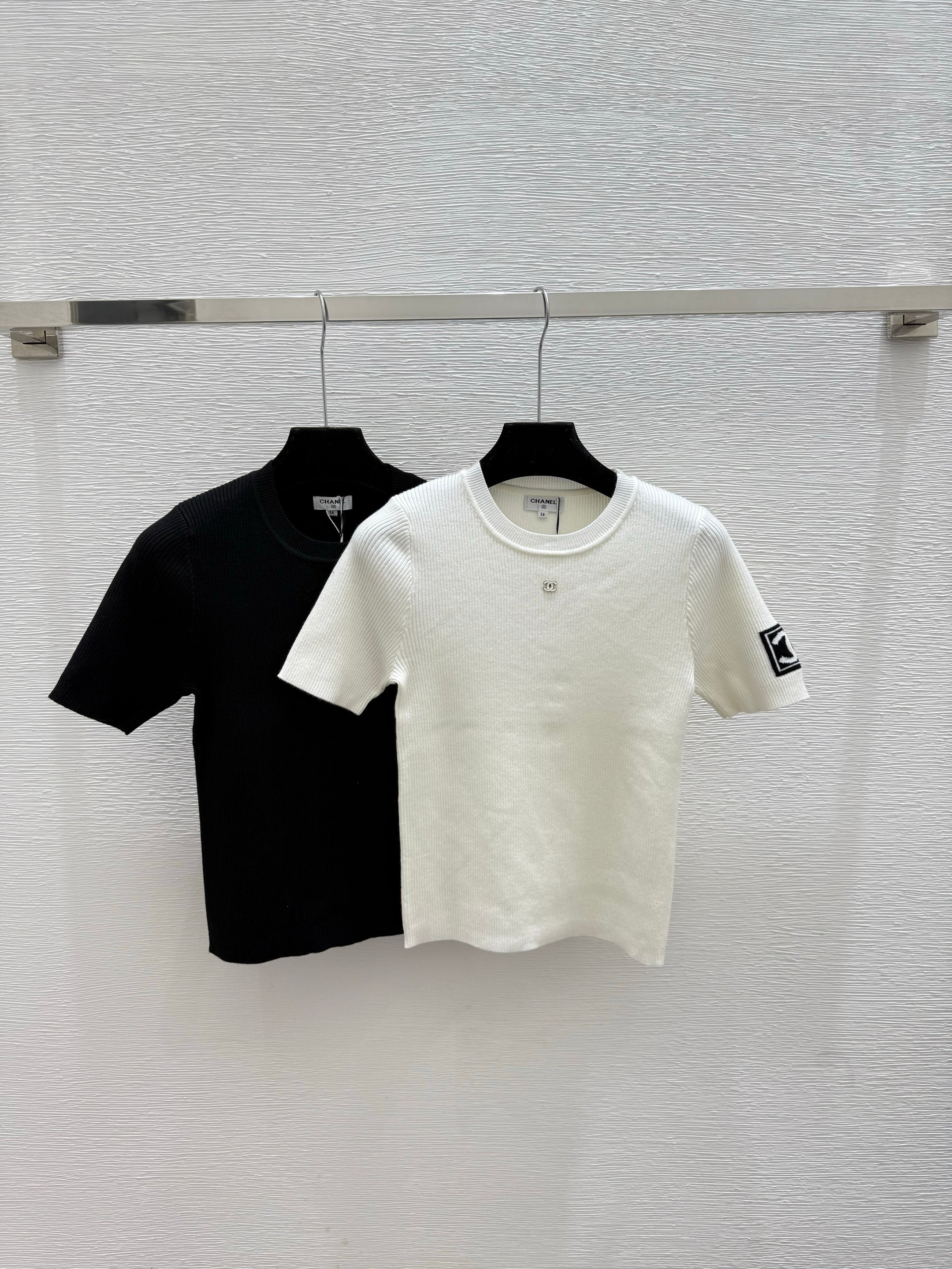Stylish Logo Knit Short-Sleeve T-Shirt