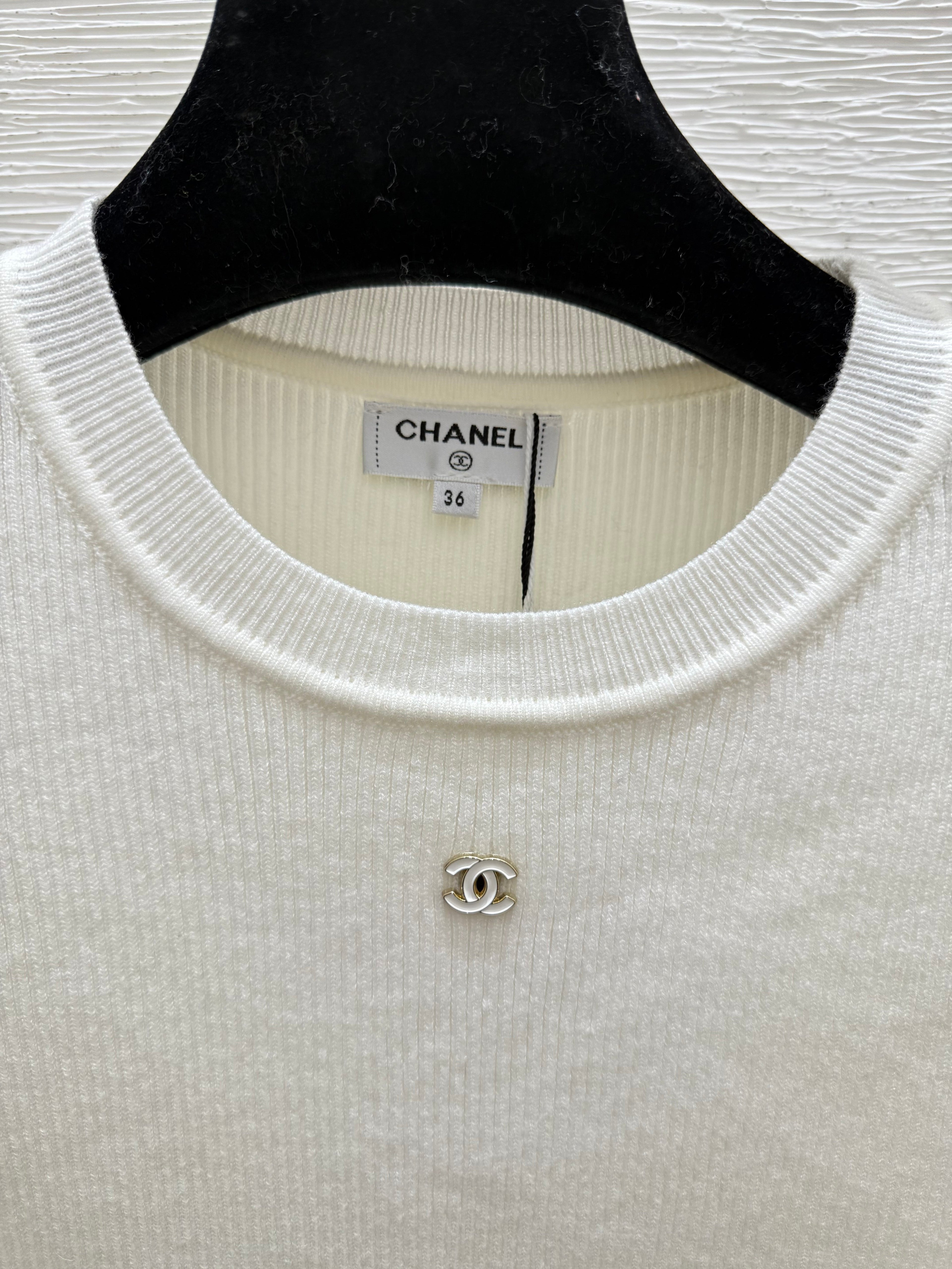 Stylish Logo Knit Short-Sleeve T-Shirt