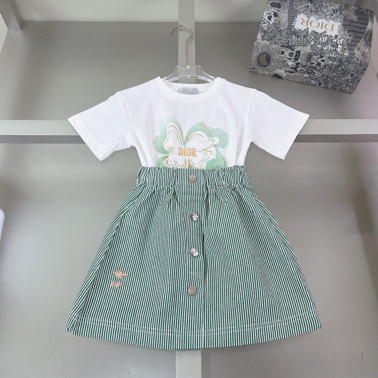 Classic embroidered midi skirt + casual T-shirt