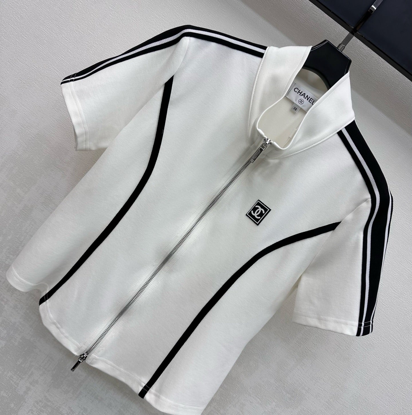 Stand-up collar, color-blocked, slim-fit suit