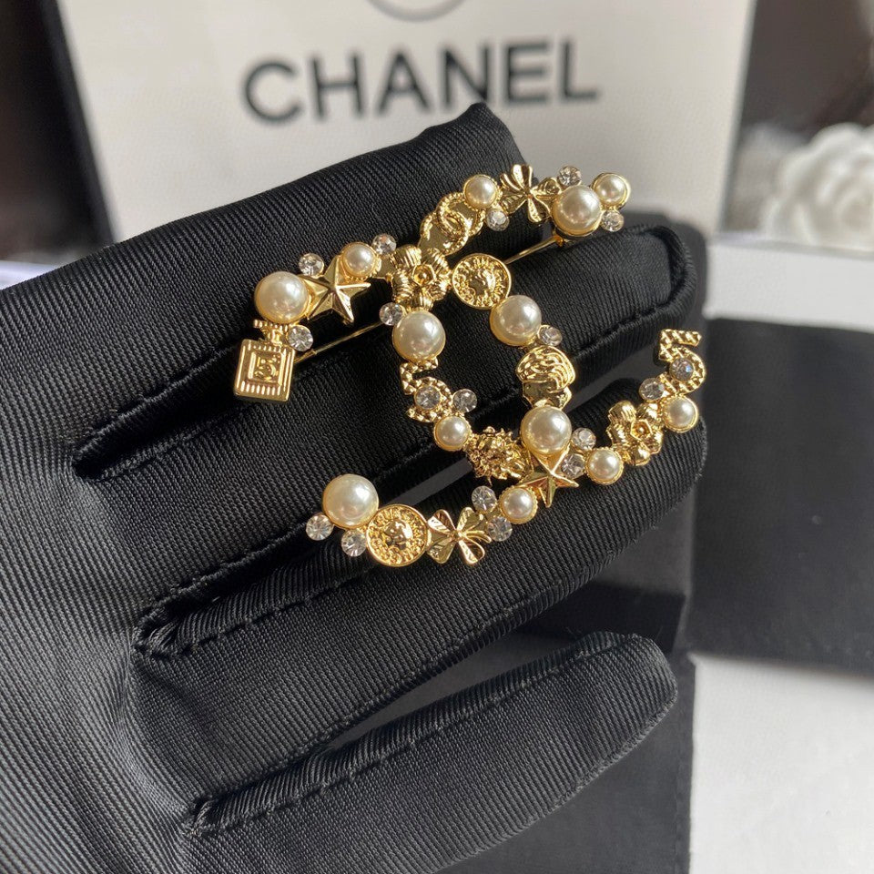 Perfume Bottle Pearl Camellia Crystal Letter Combination Brooch