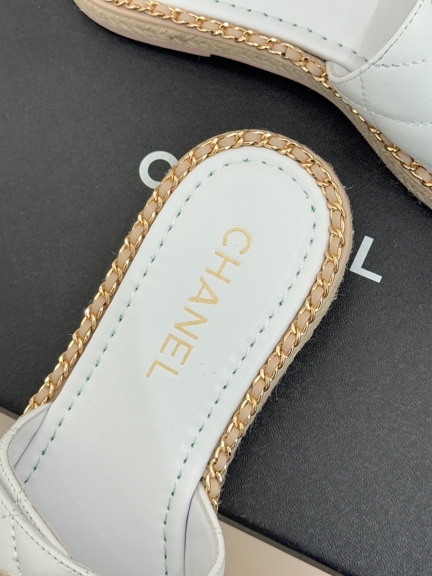 Chain-link slippers