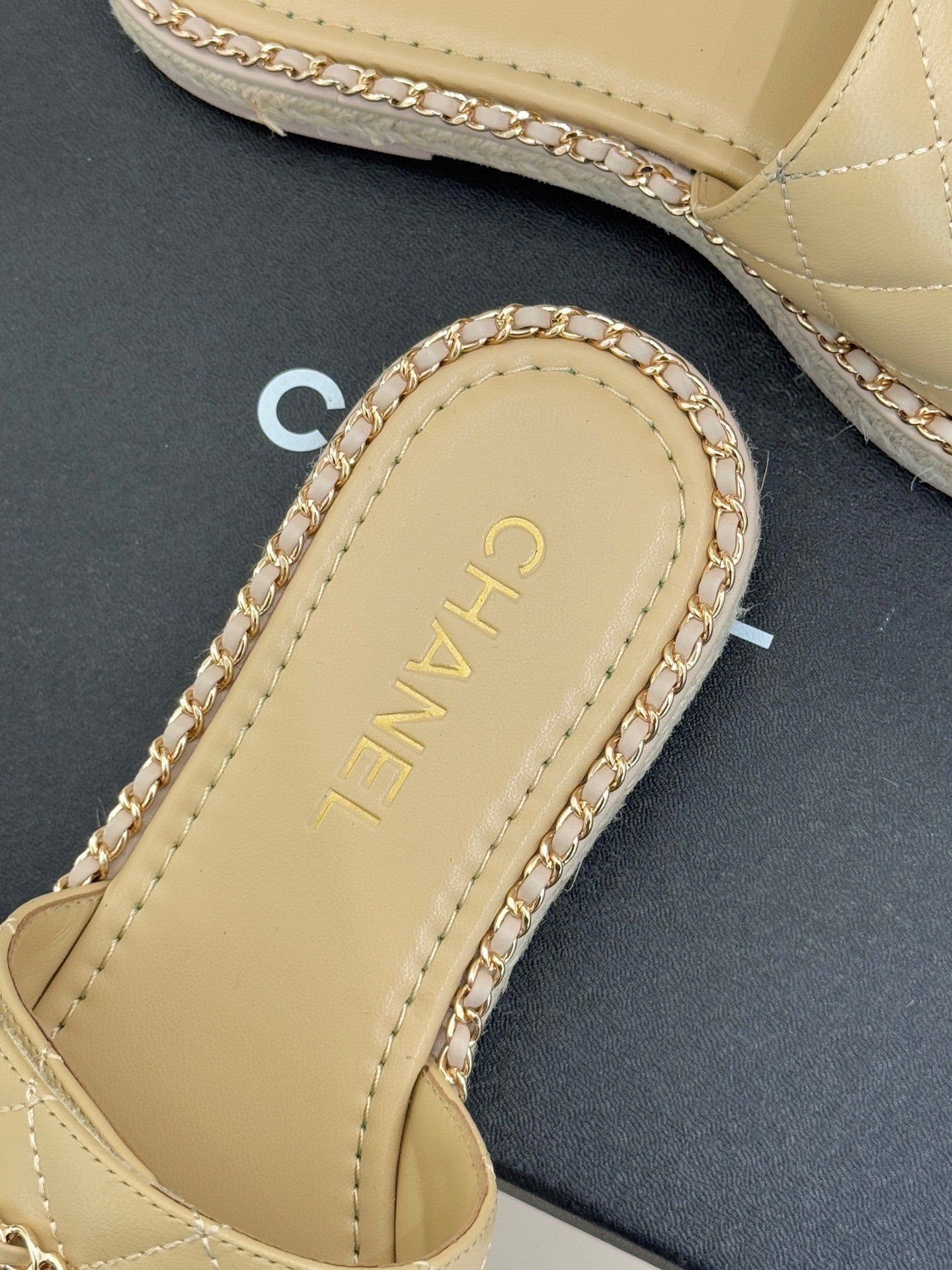 Chain-link slippers