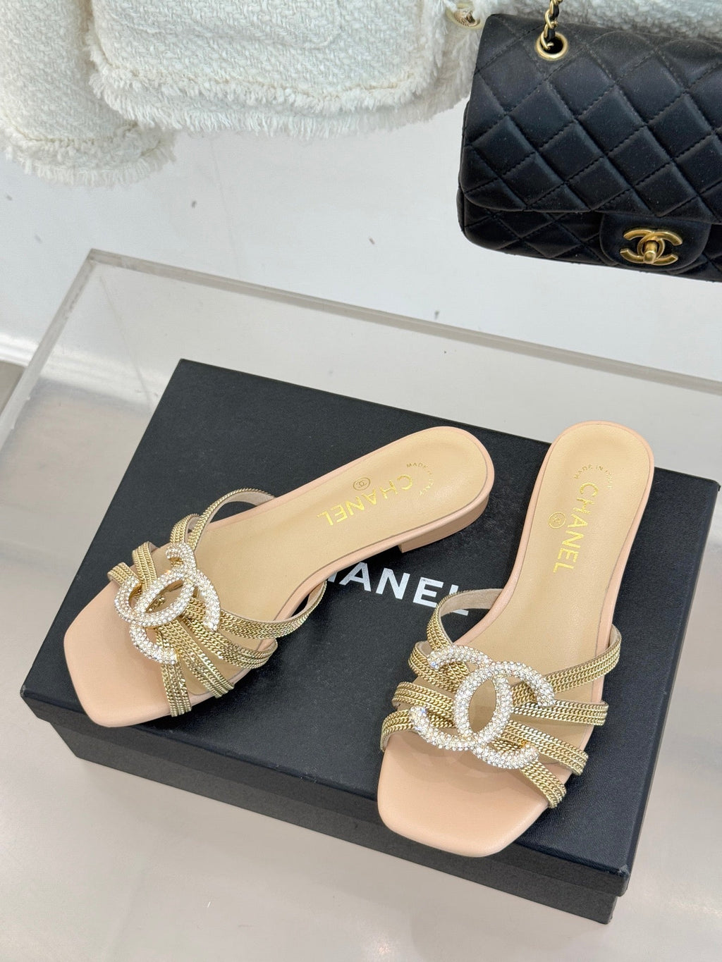 Chain-link slippers