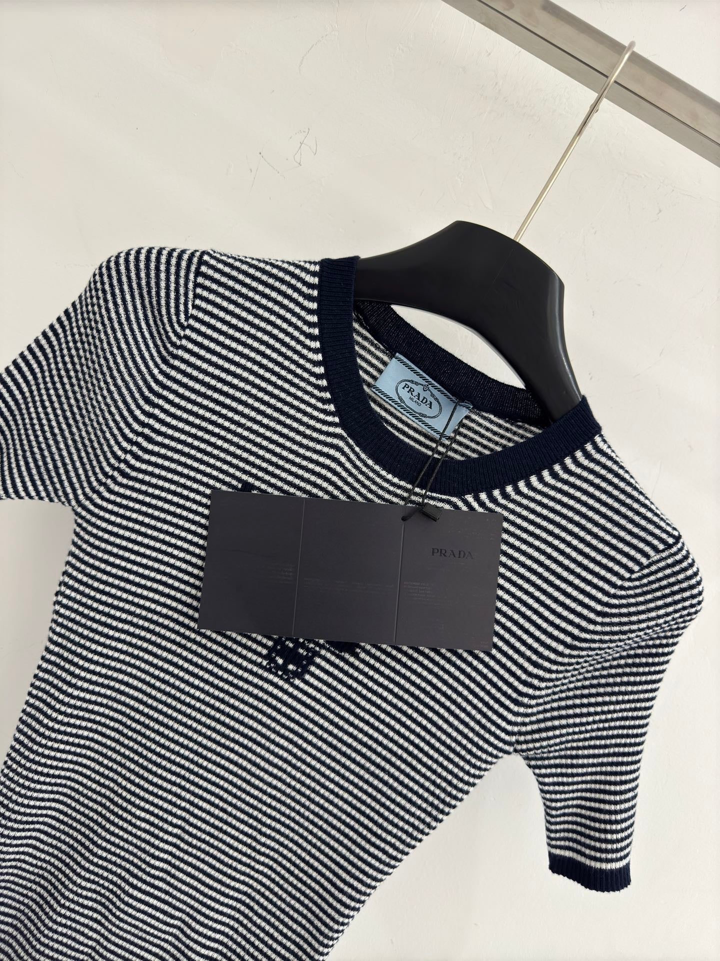 Slim-fit short-sleeved knit top