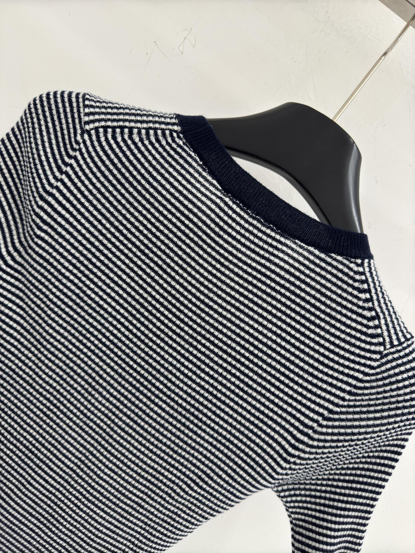 Slim-fit short-sleeved knit top