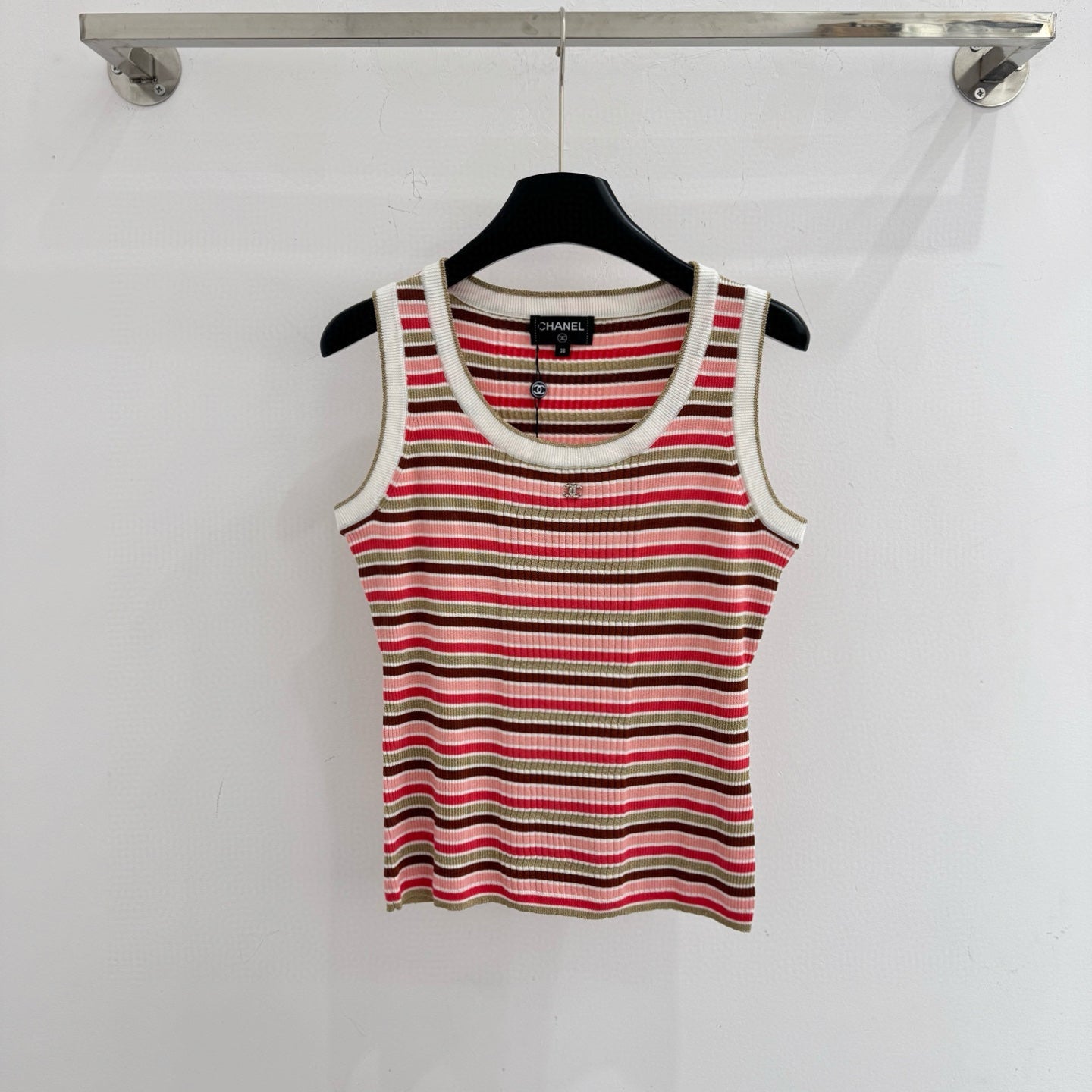 Slim-fit short-sleeved vest