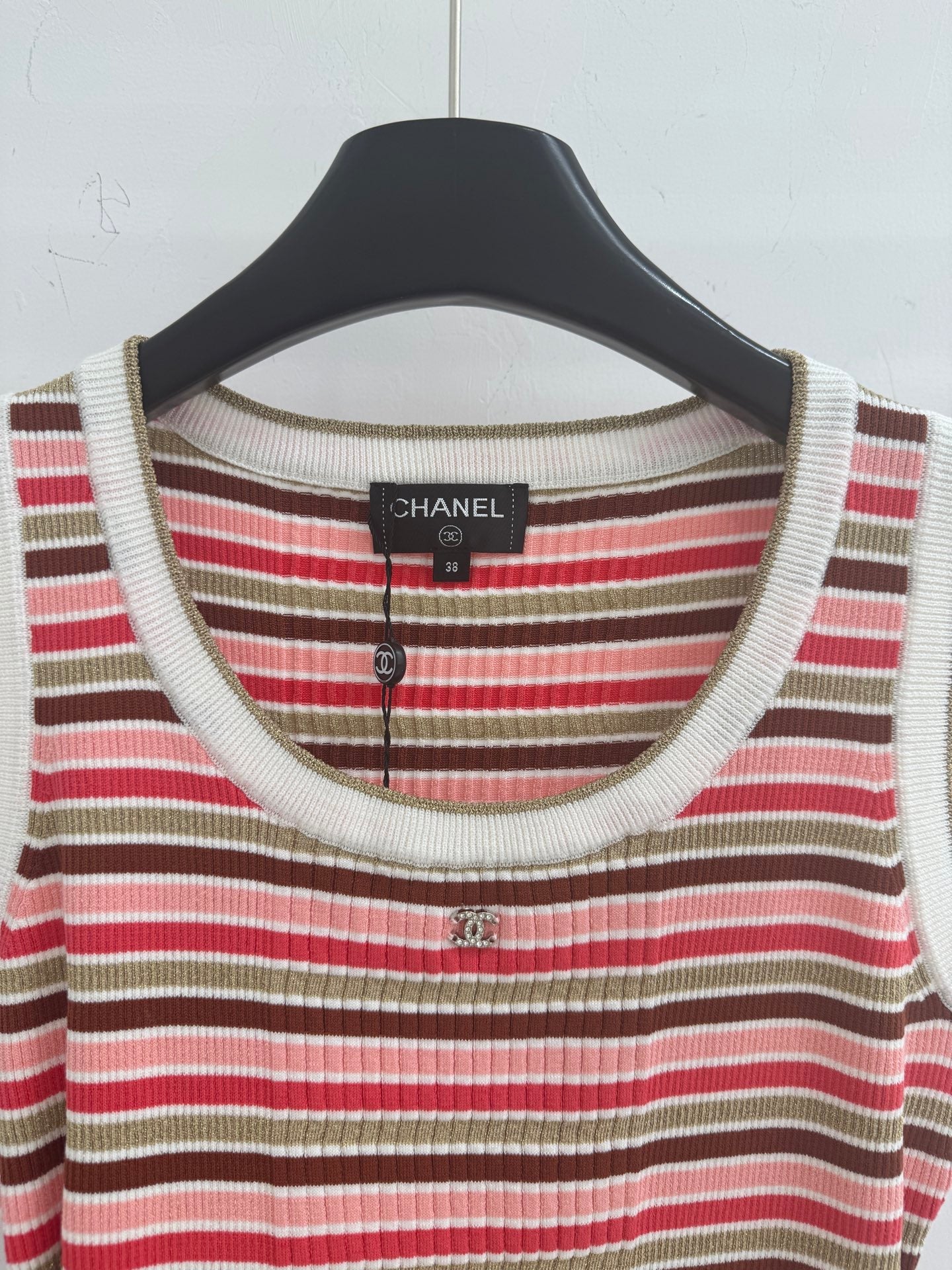 Slim-fit short-sleeved vest