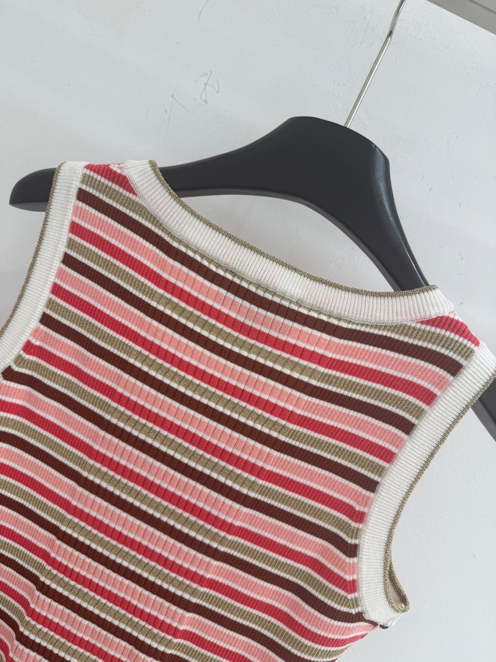 Slim-fit short-sleeved vest