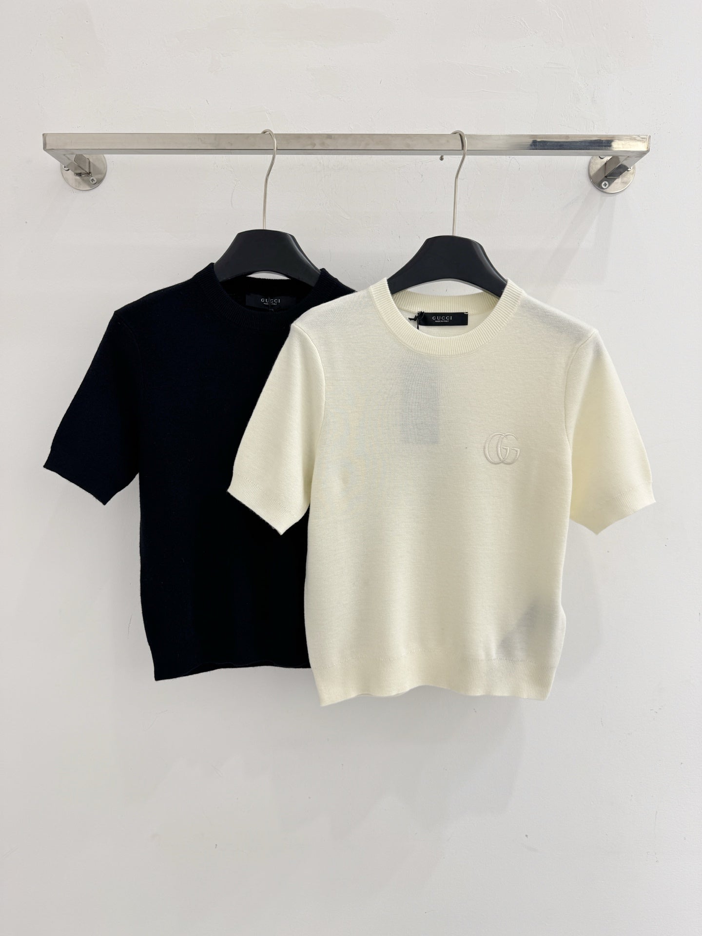 Simple solid color short-sleeved T-shirt