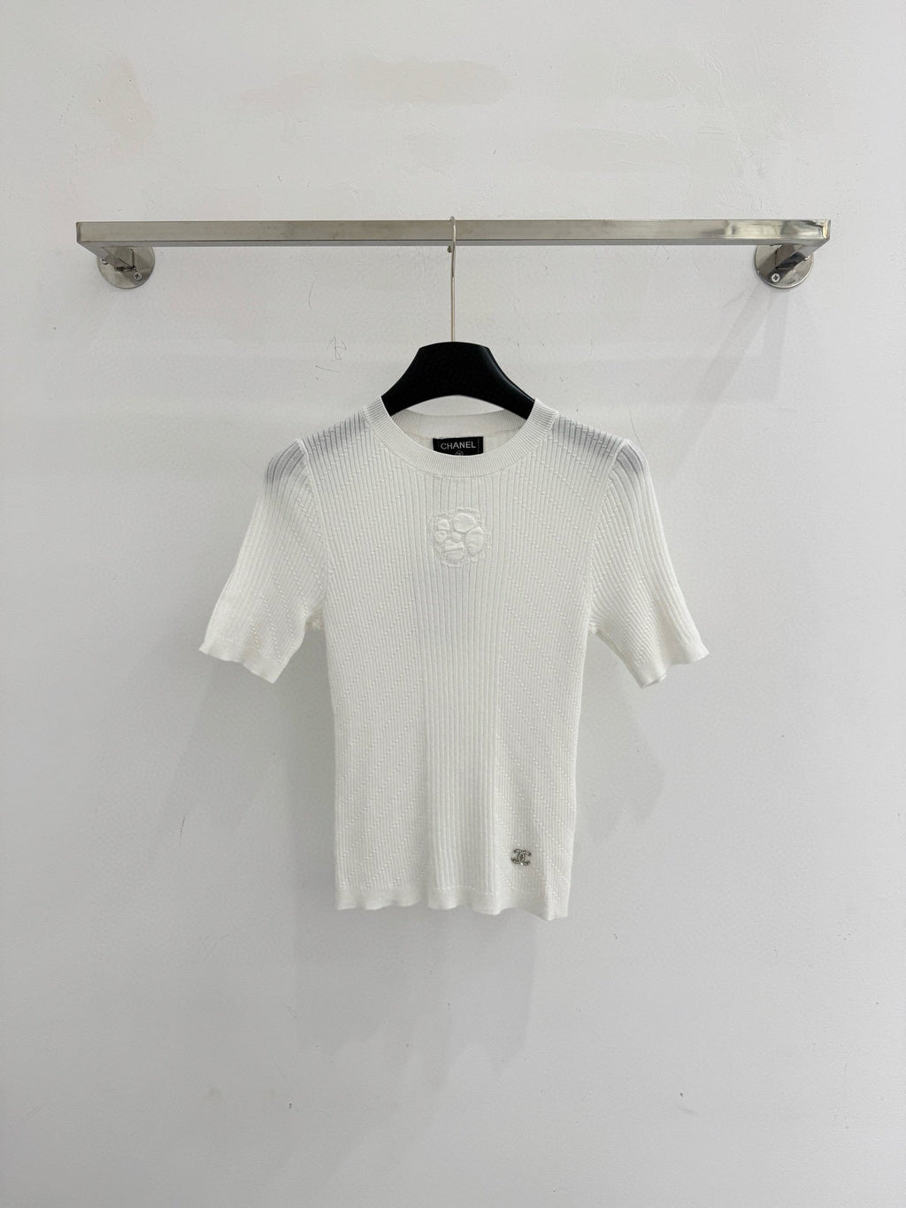 Short-sleeved knit top