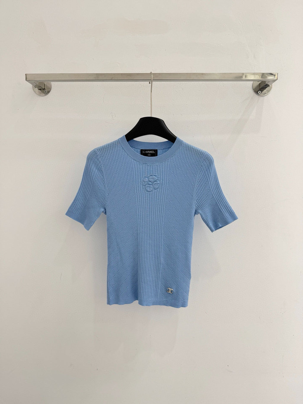 Short-sleeved knit top
