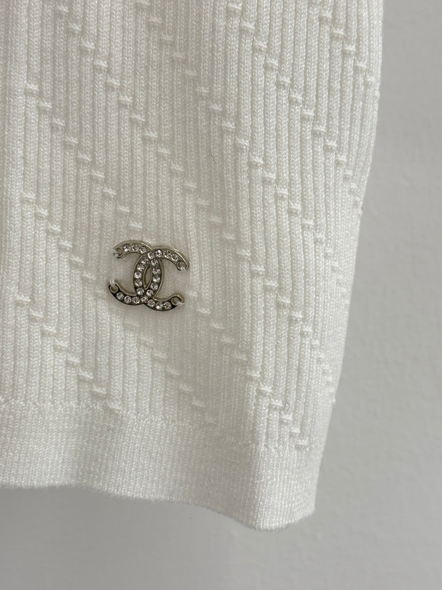 Short-sleeved knit top