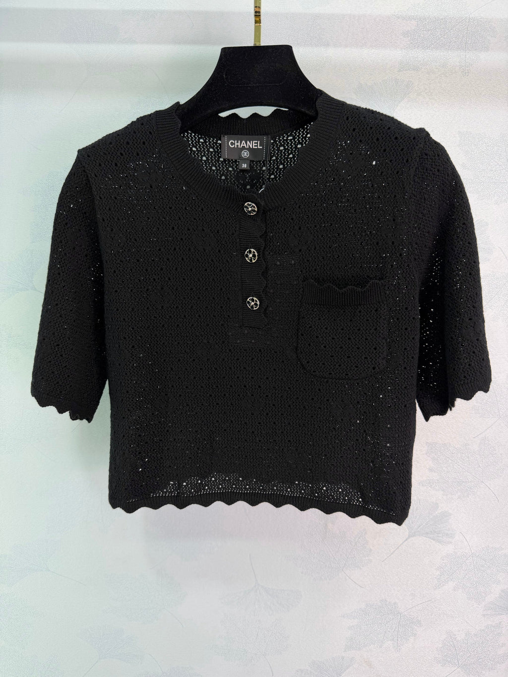 Short-sleeved top with openwork lace trim