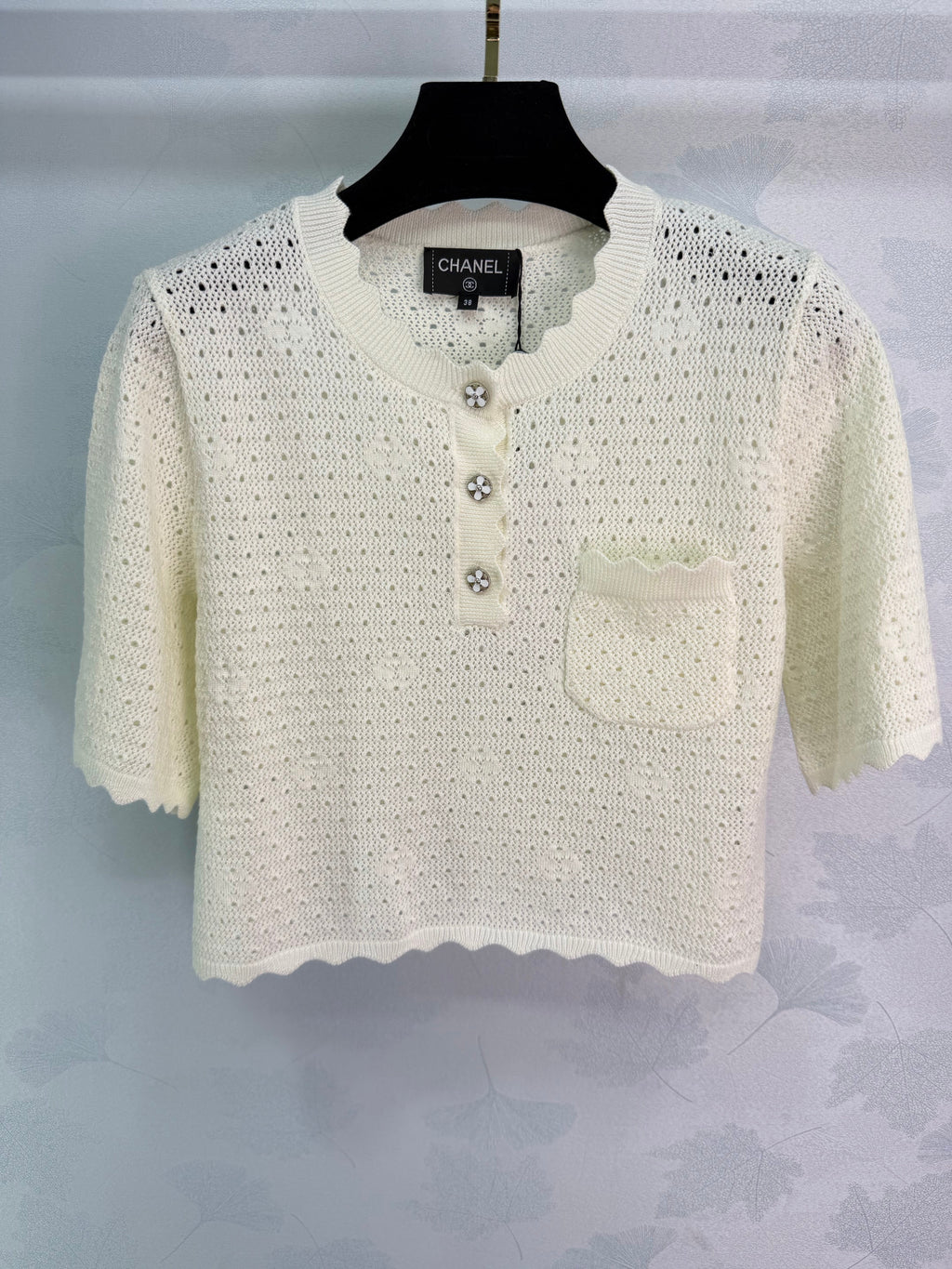 Short-sleeved top with openwork lace trim