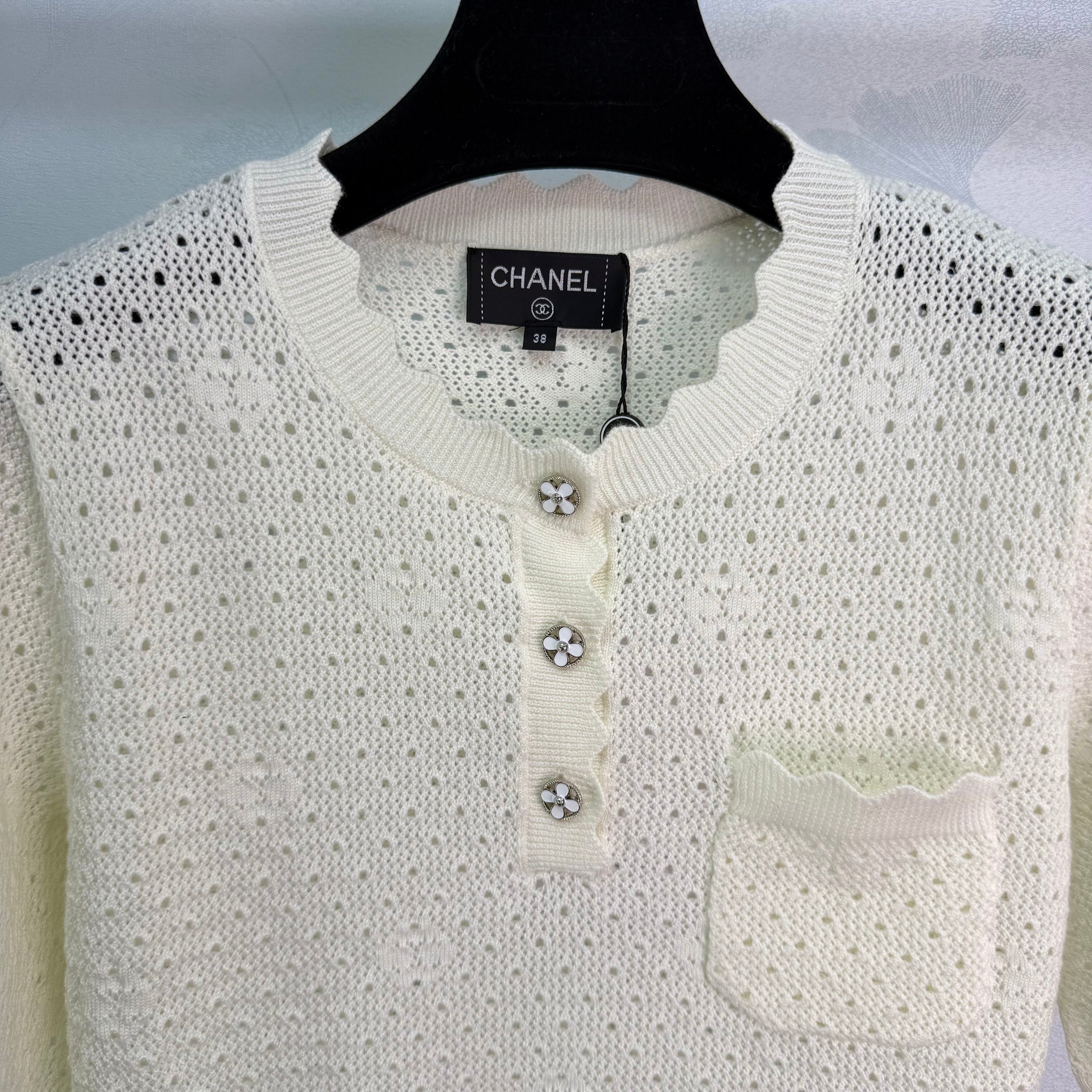 Short-sleeved top with openwork lace trim