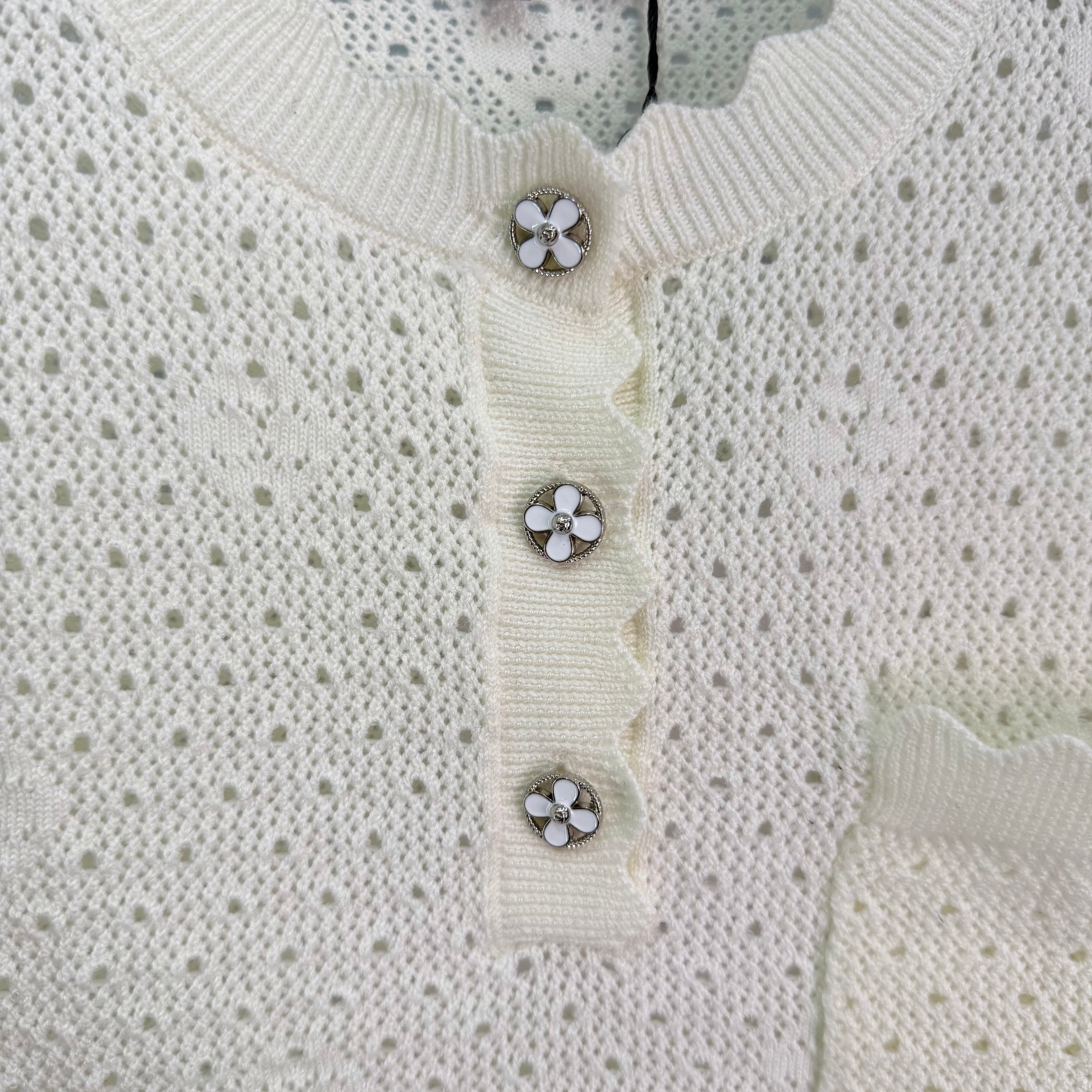 Short-sleeved top with openwork lace trim