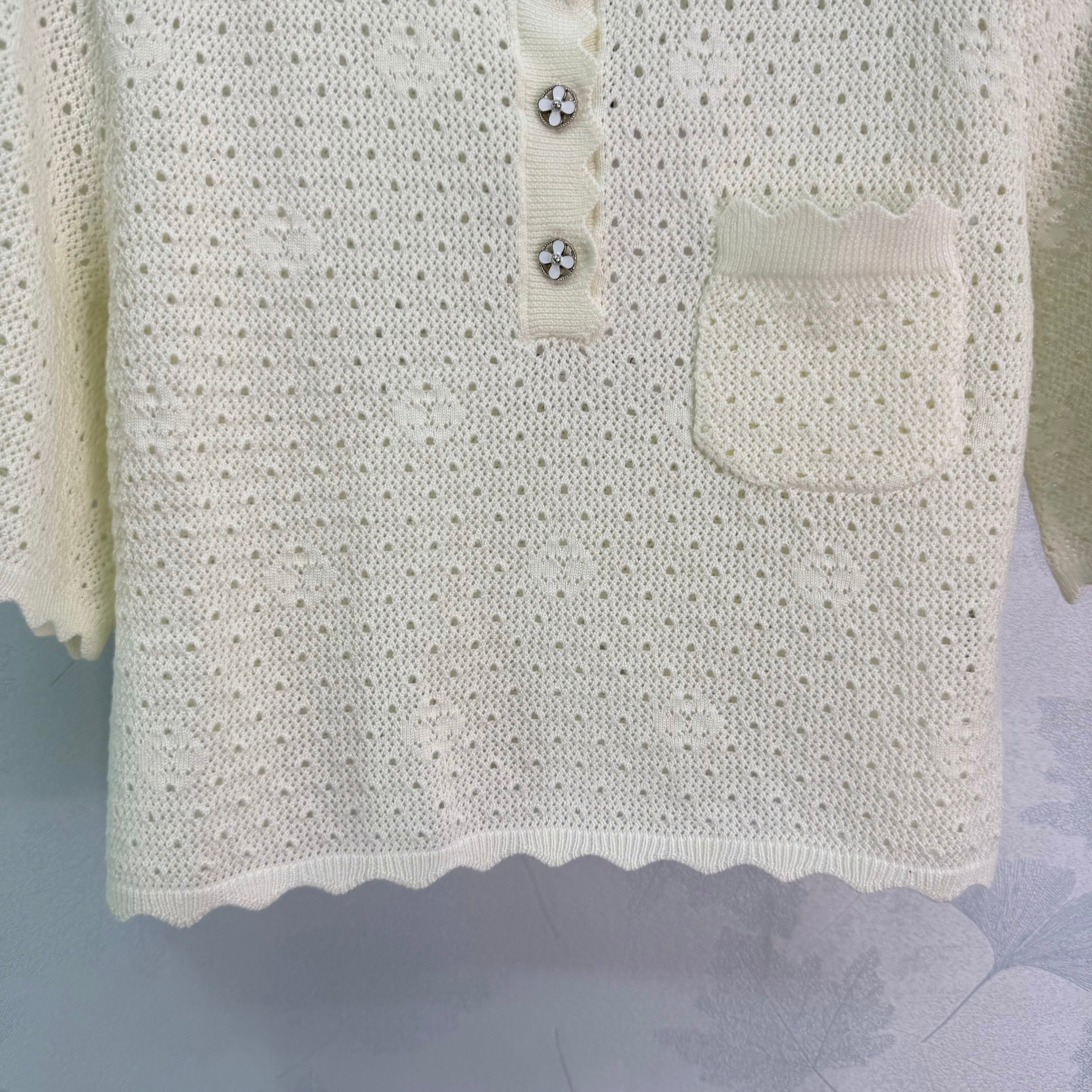 Short-sleeved top with openwork lace trim