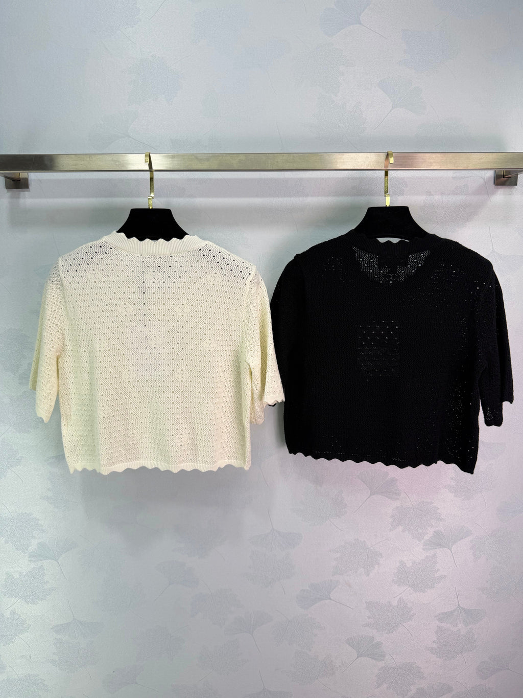 Short-sleeved top with openwork lace trim