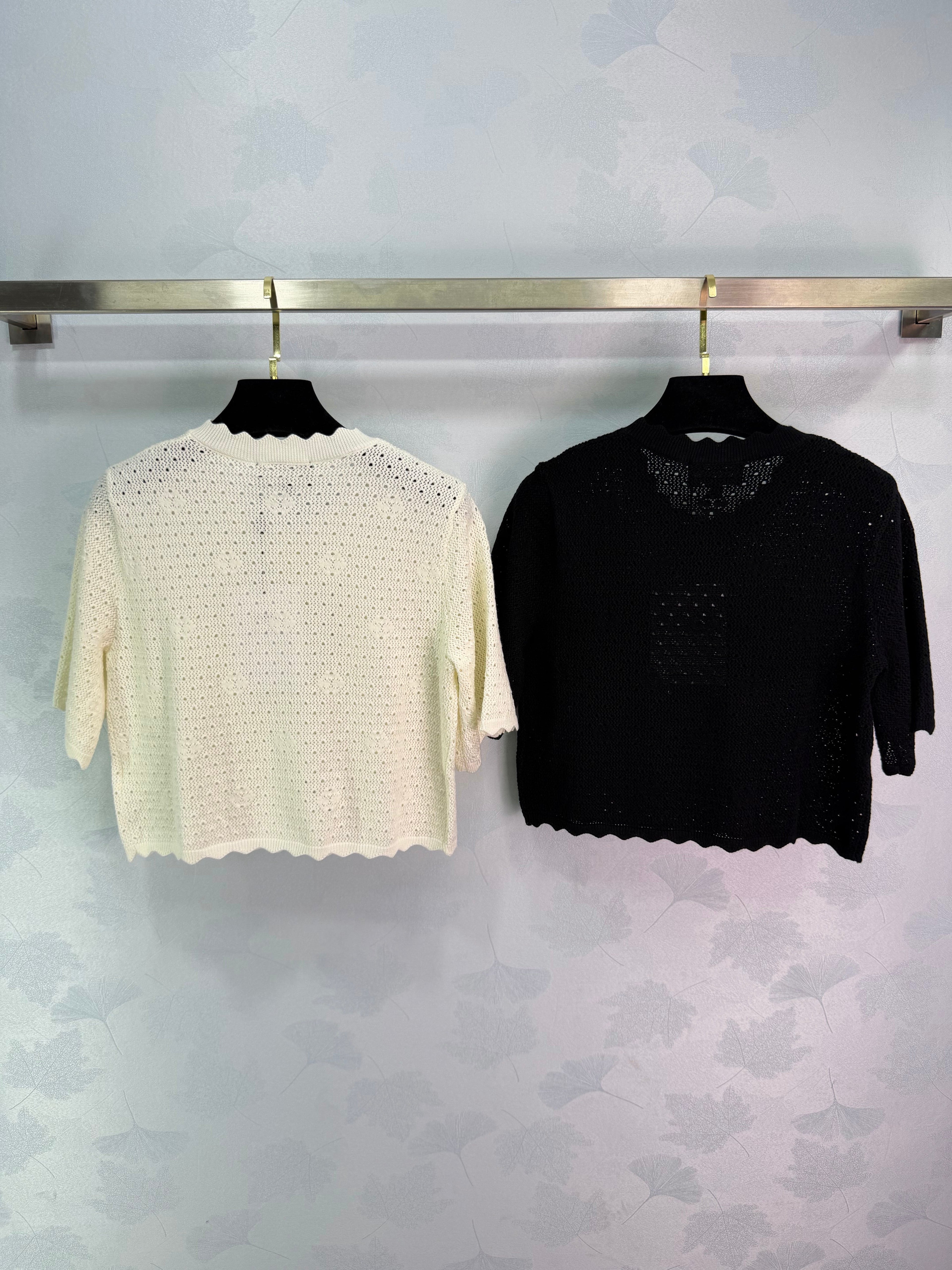 Short-sleeved top with openwork lace trim