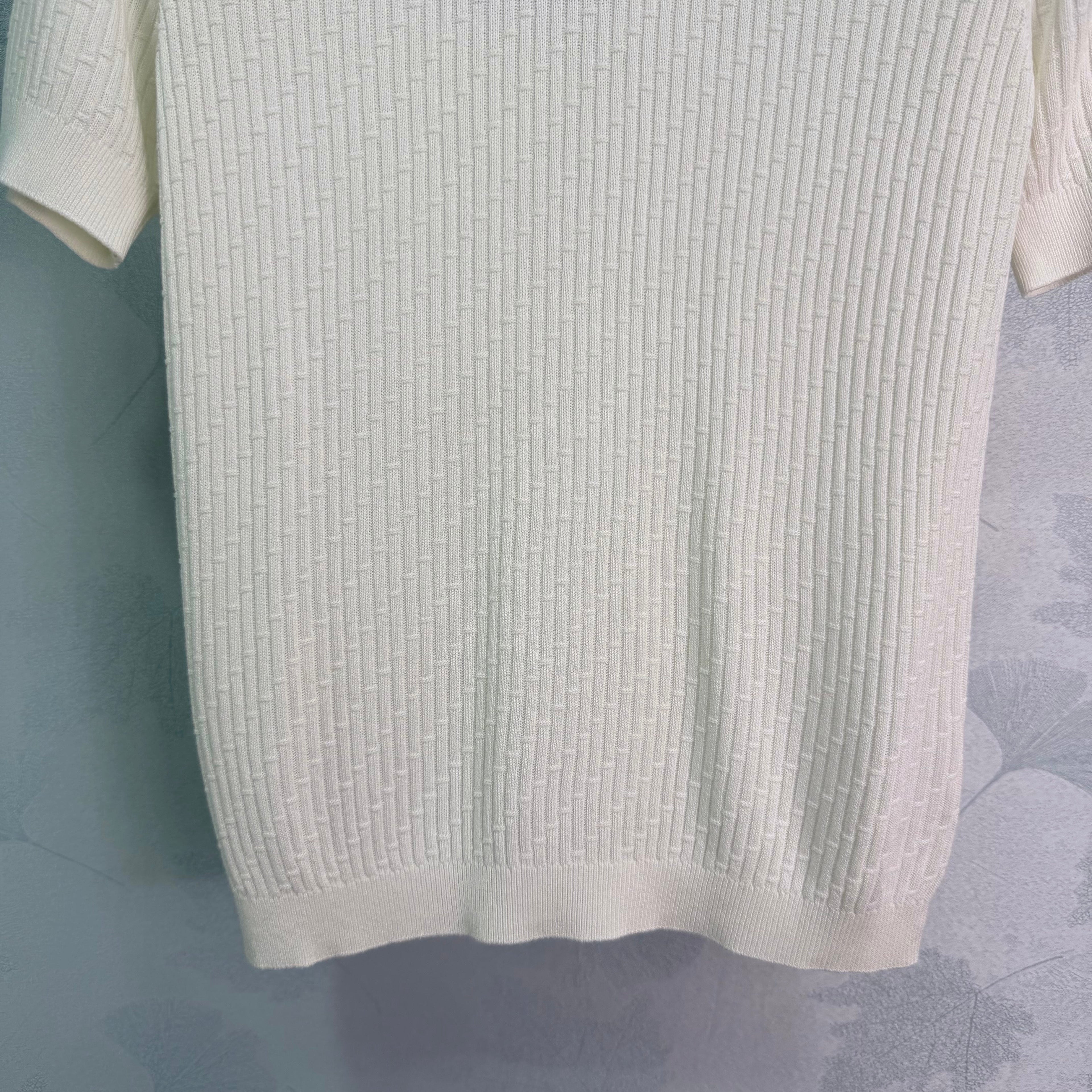 Vertical striped knit short-sleeved top