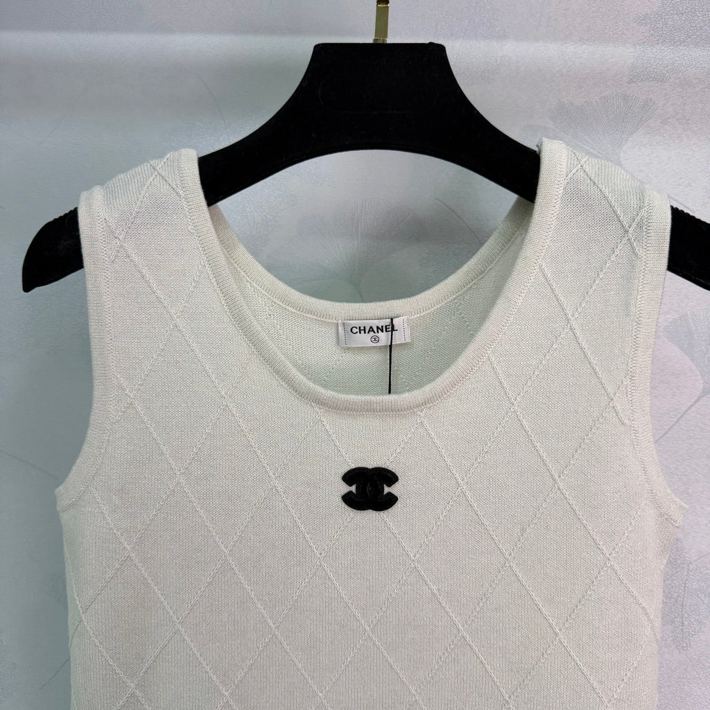 Diamond Pattern Knit vest