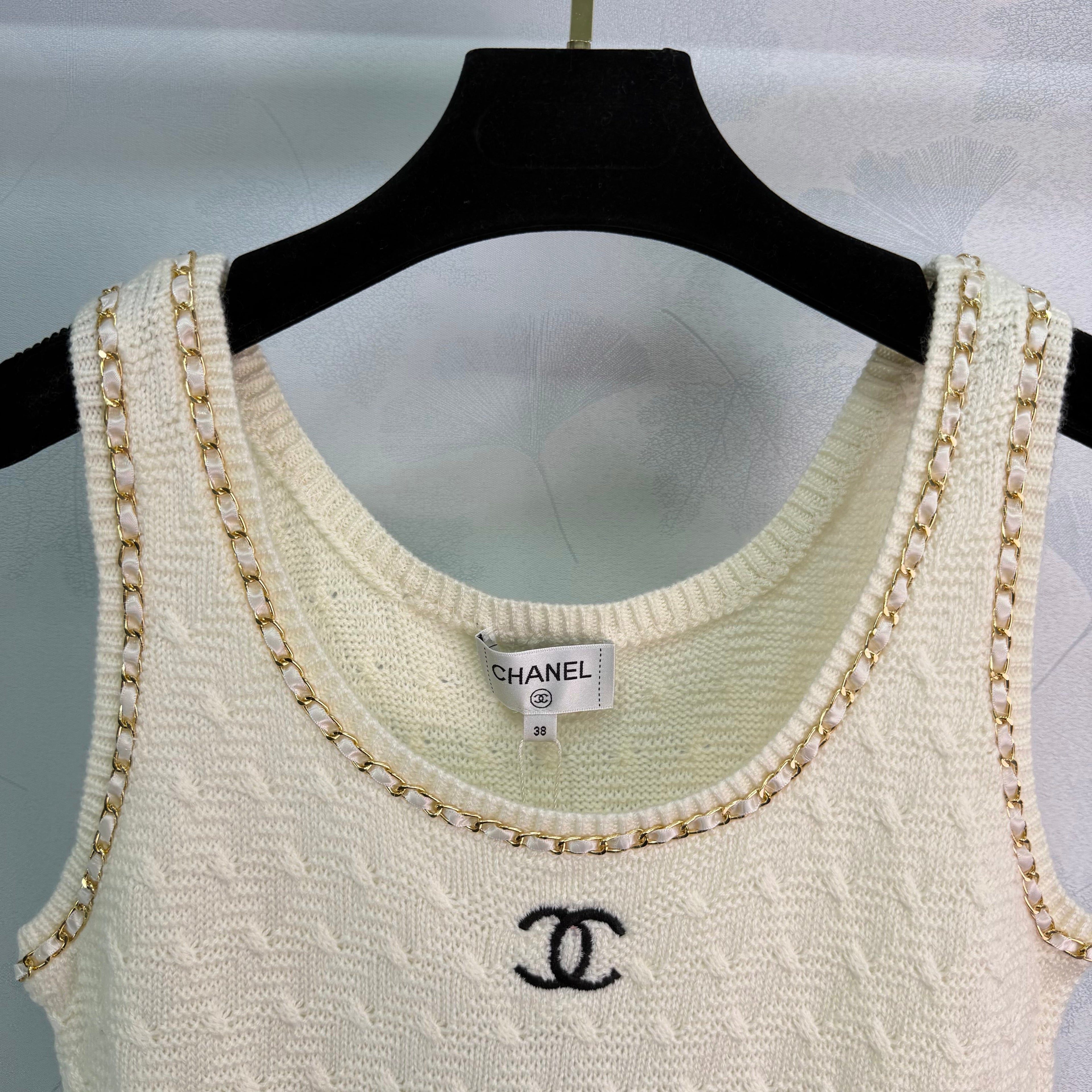 Color-blocked knit vest
