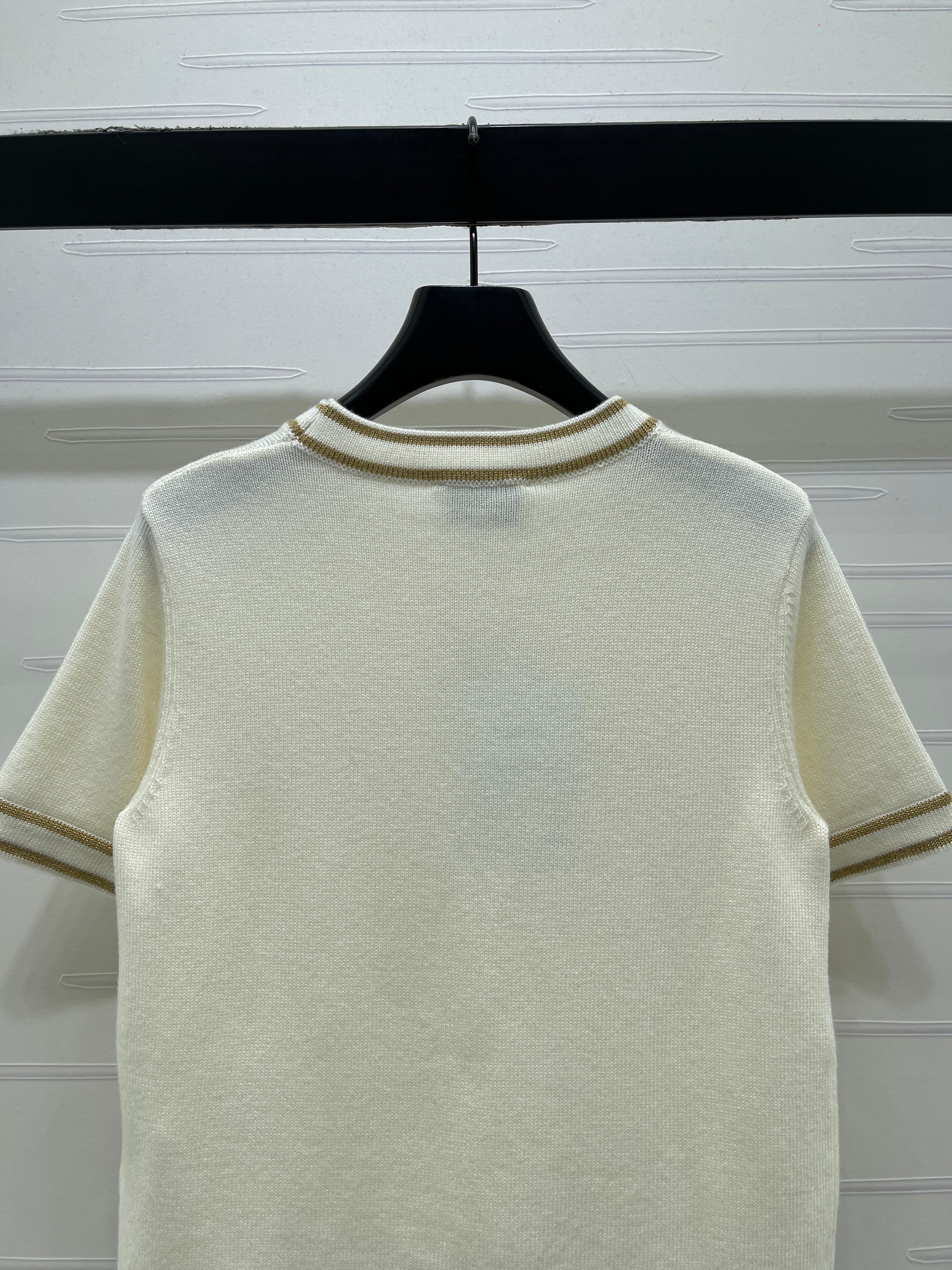 Gold-trimmed Crew Neck Knit Short-Sleeve Top